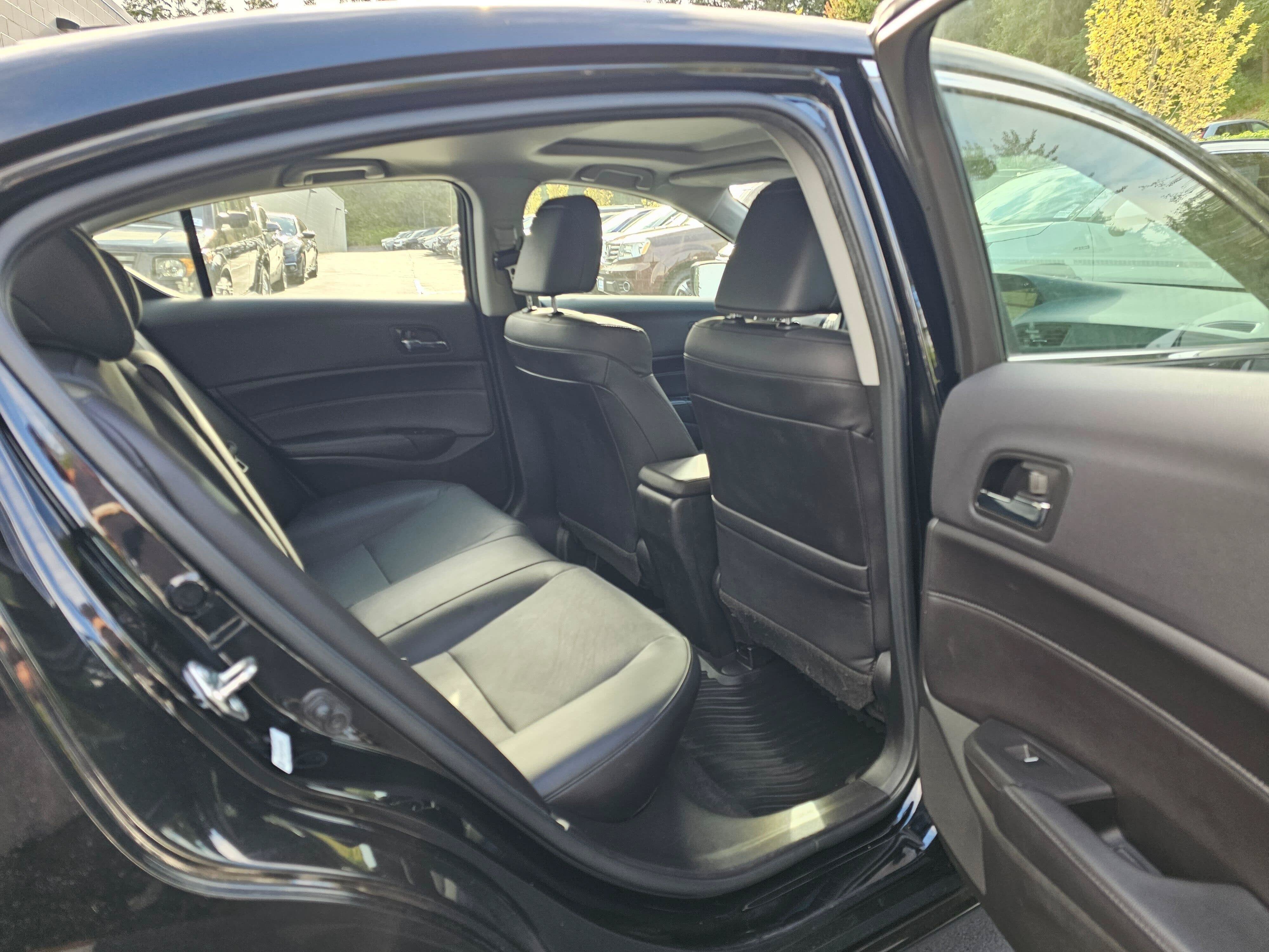 2017 Acura ILX w/Premium Pkg