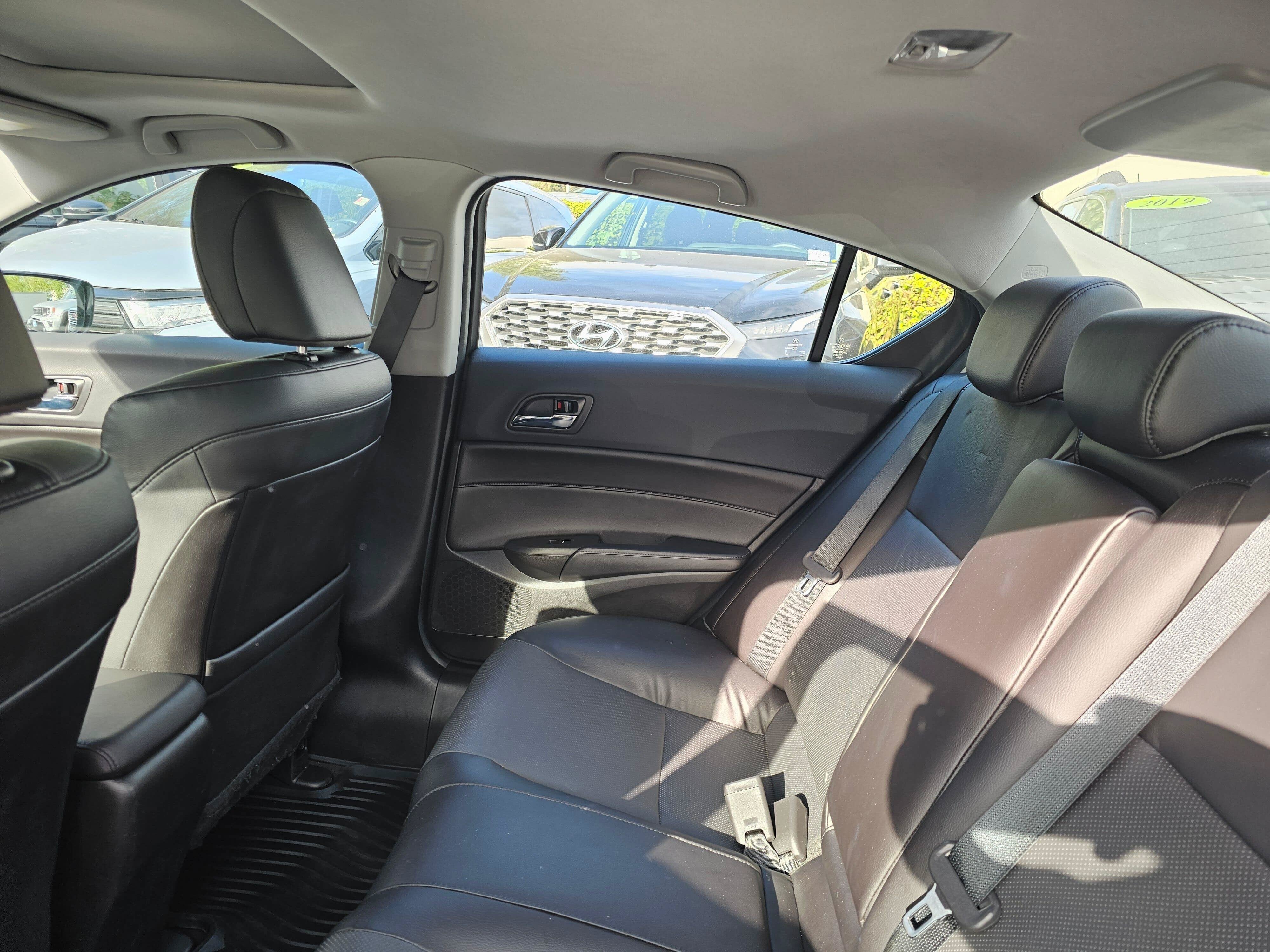 2017 Acura ILX w/Premium Pkg