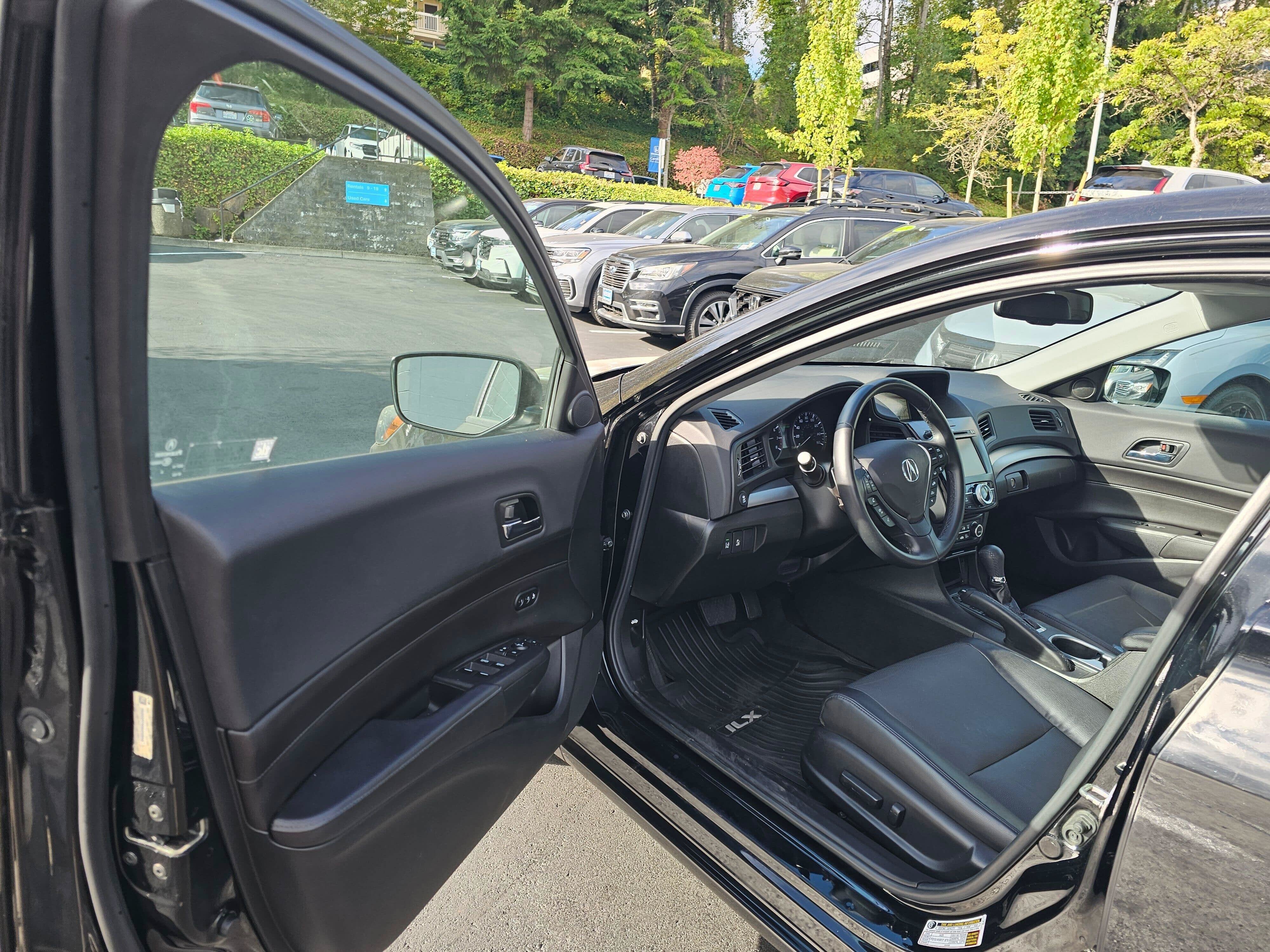 2017 Acura ILX w/Premium Pkg