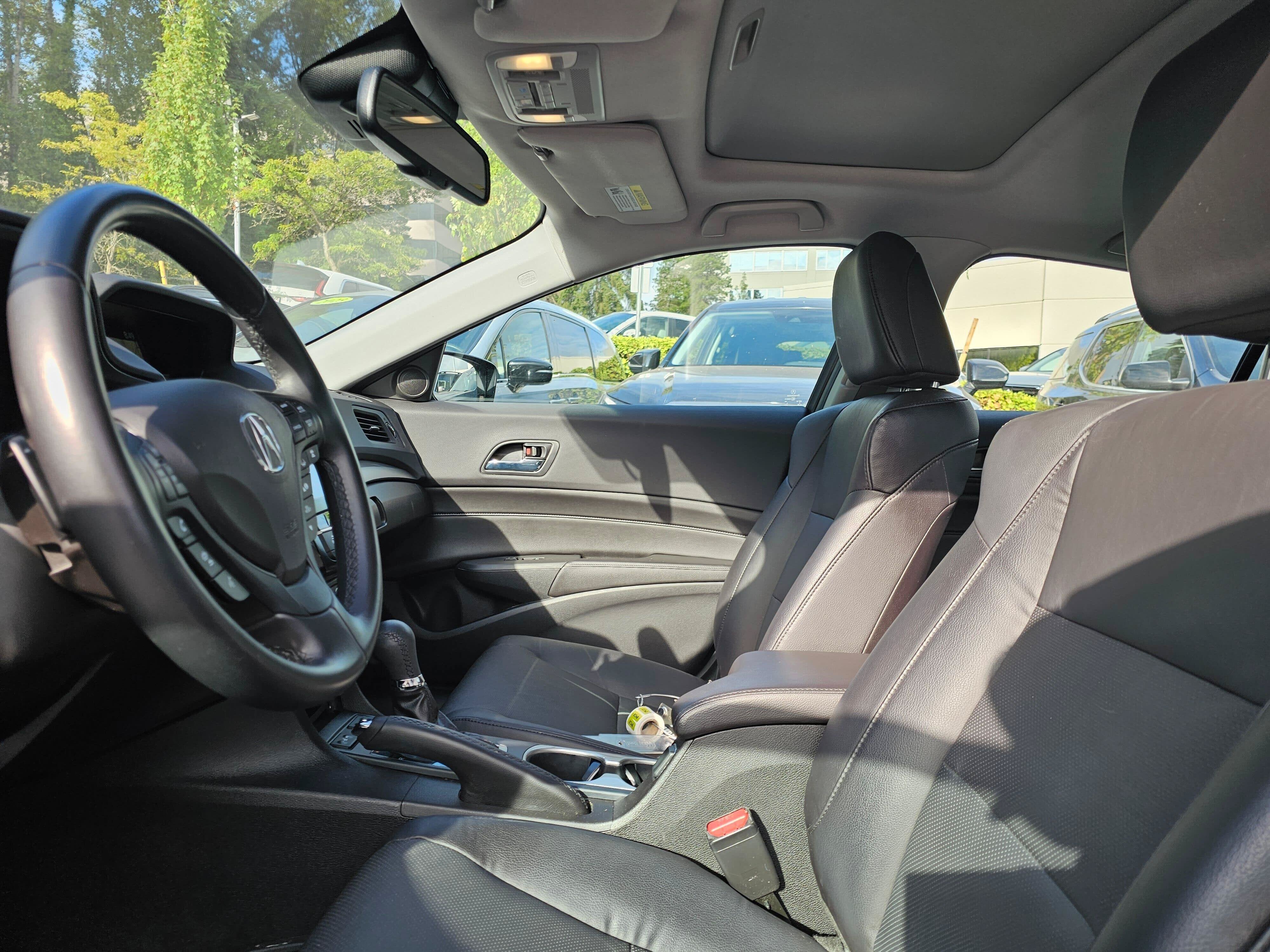 2017 Acura ILX w/Premium Pkg