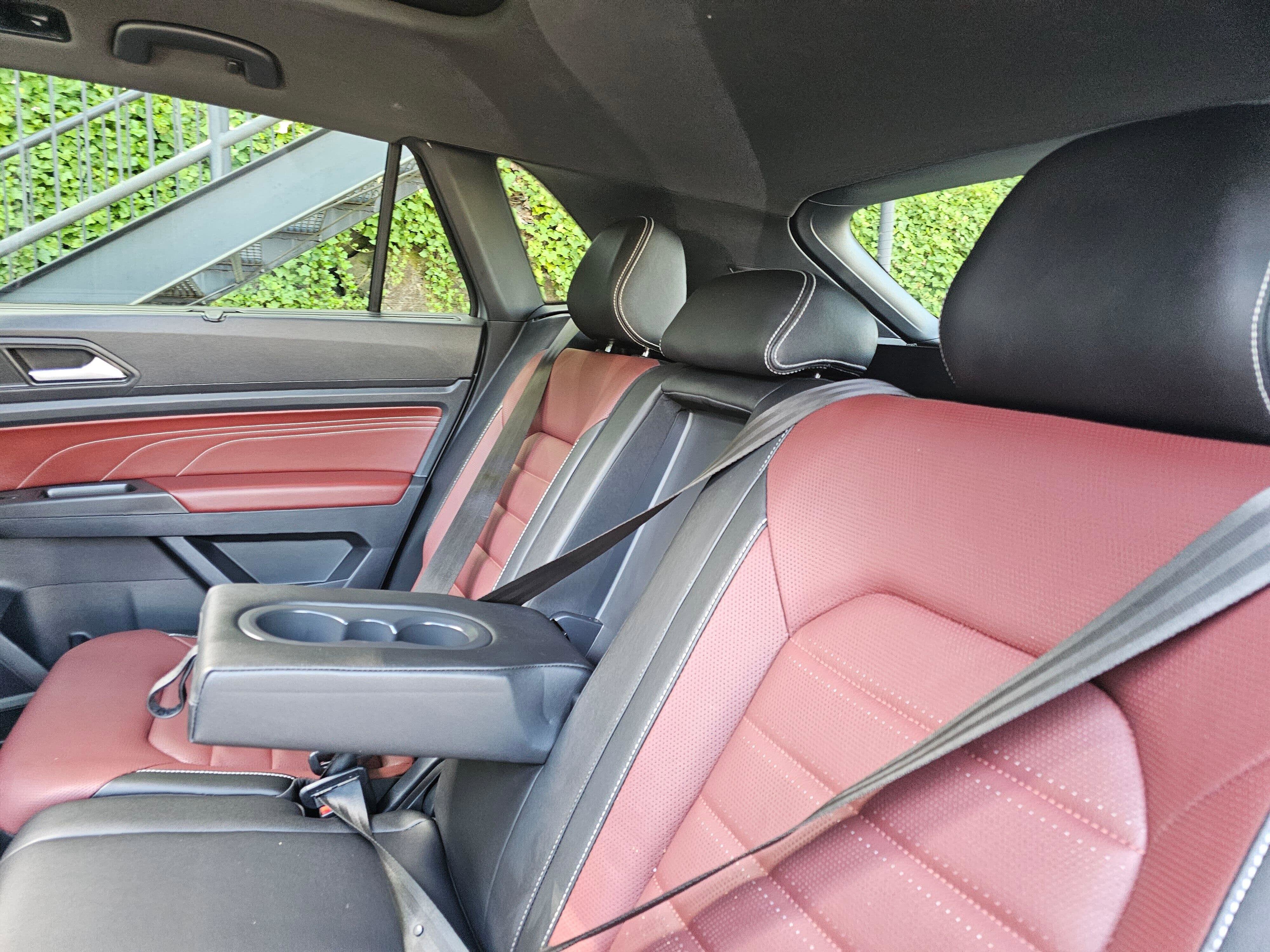 2022 Volkswagen Atlas Cross Sport 3.6L V6 SEL Premium R-Line