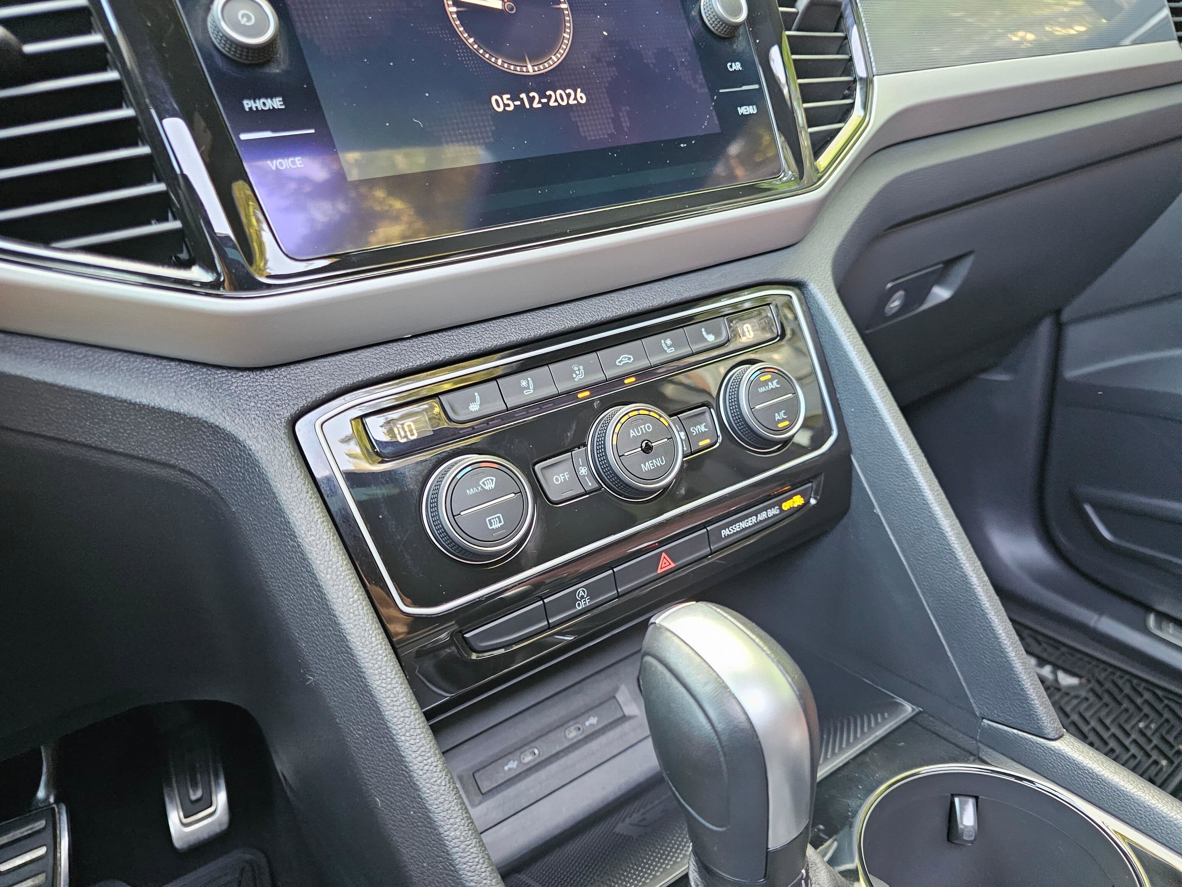 2022 Volkswagen Atlas Cross Sport 3.6L V6 SEL Premium R-Line