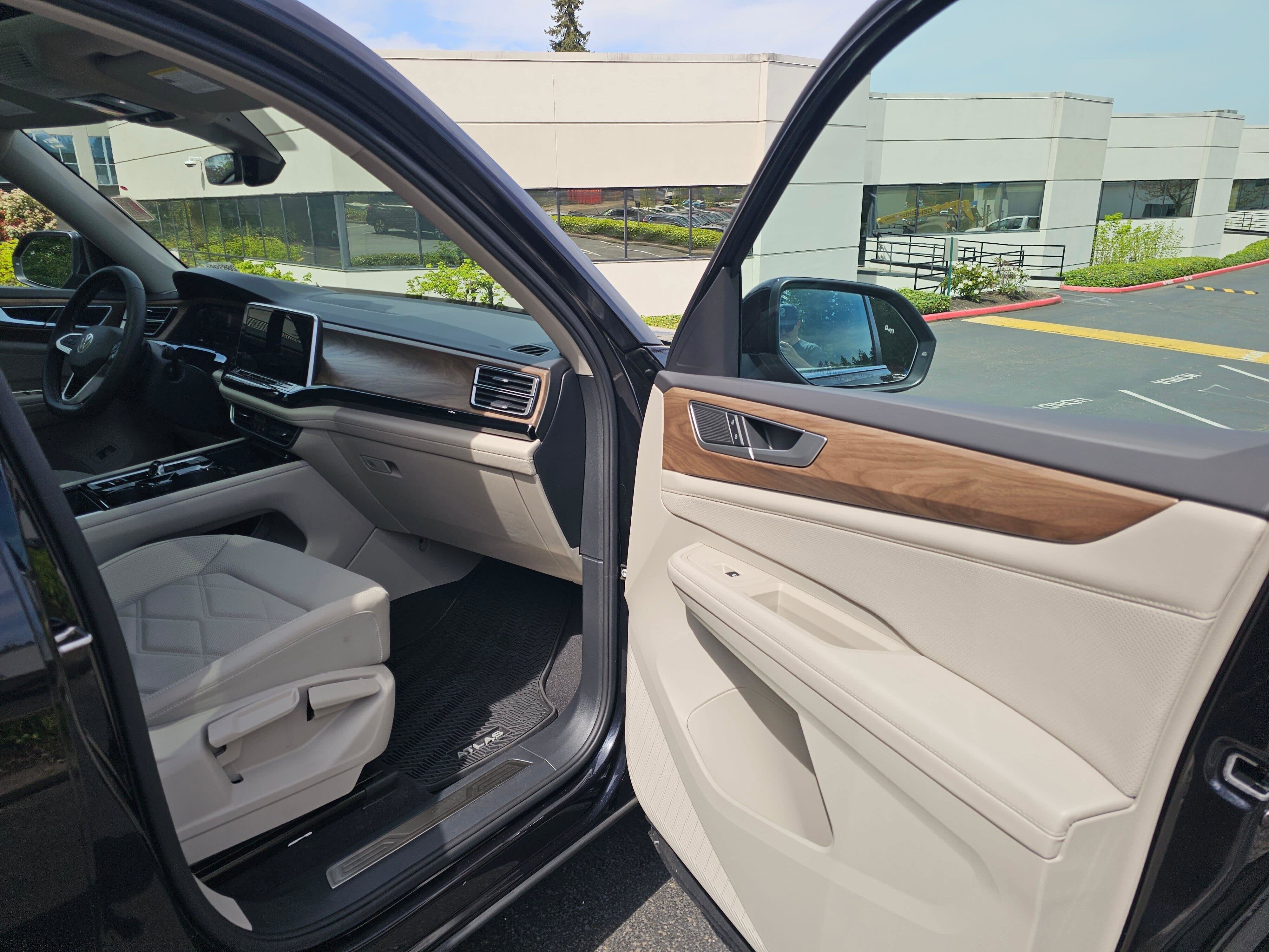2024 Volkswagen Atlas 2.0T SE w/Technology