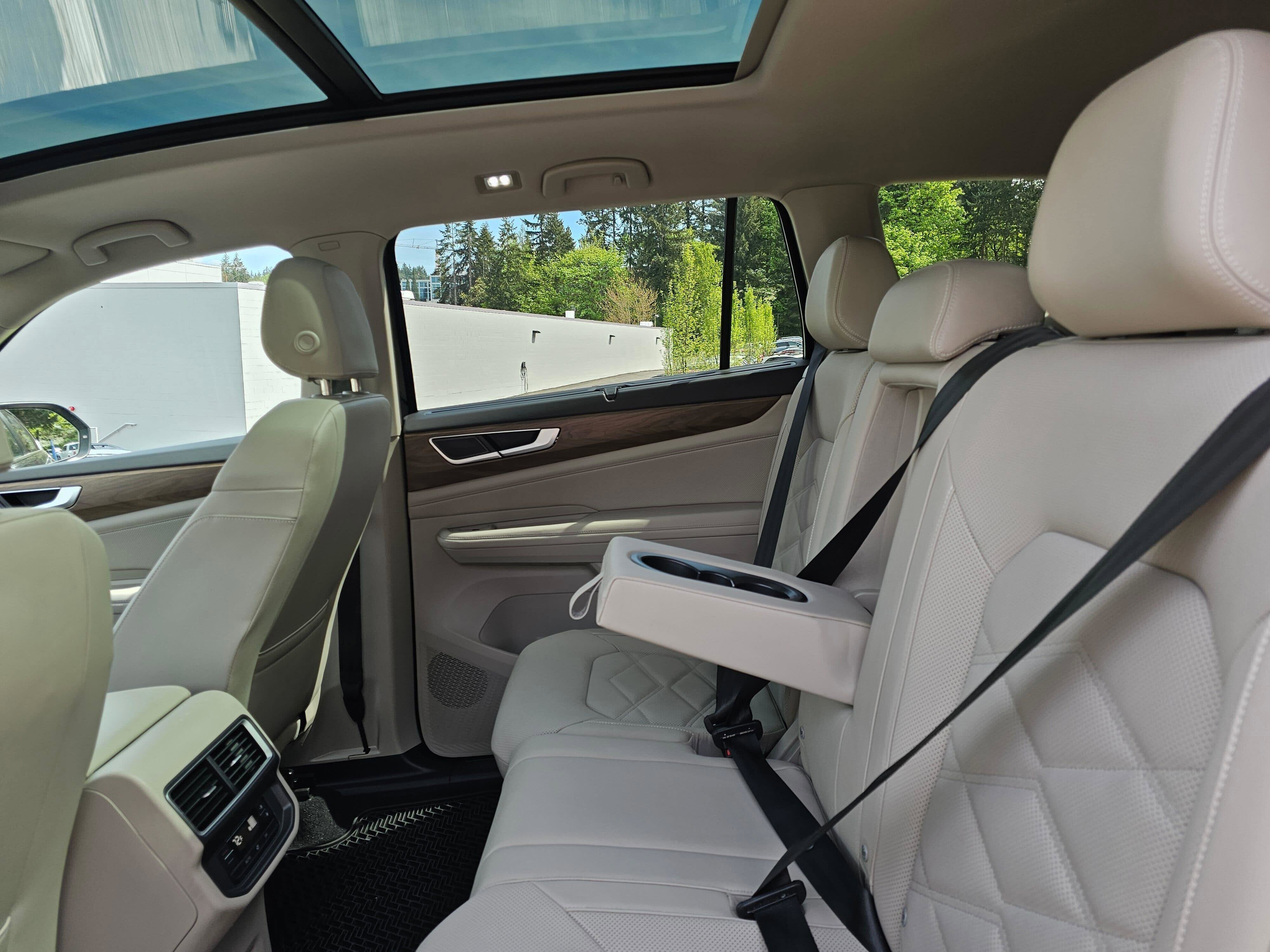 2024 Volkswagen Atlas 2.0T SE w/Technology