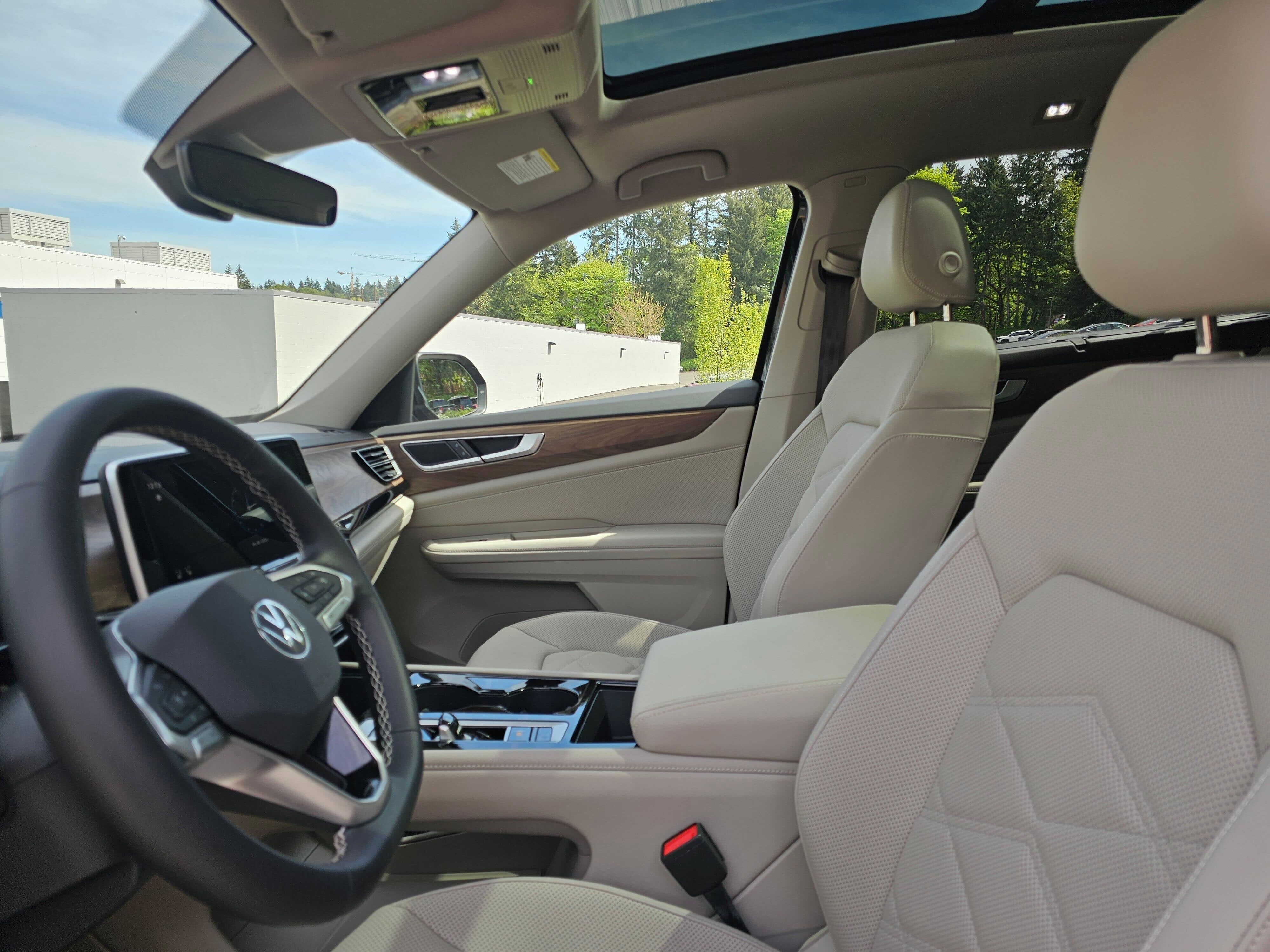 2024 Volkswagen Atlas 2.0T SE w/Technology