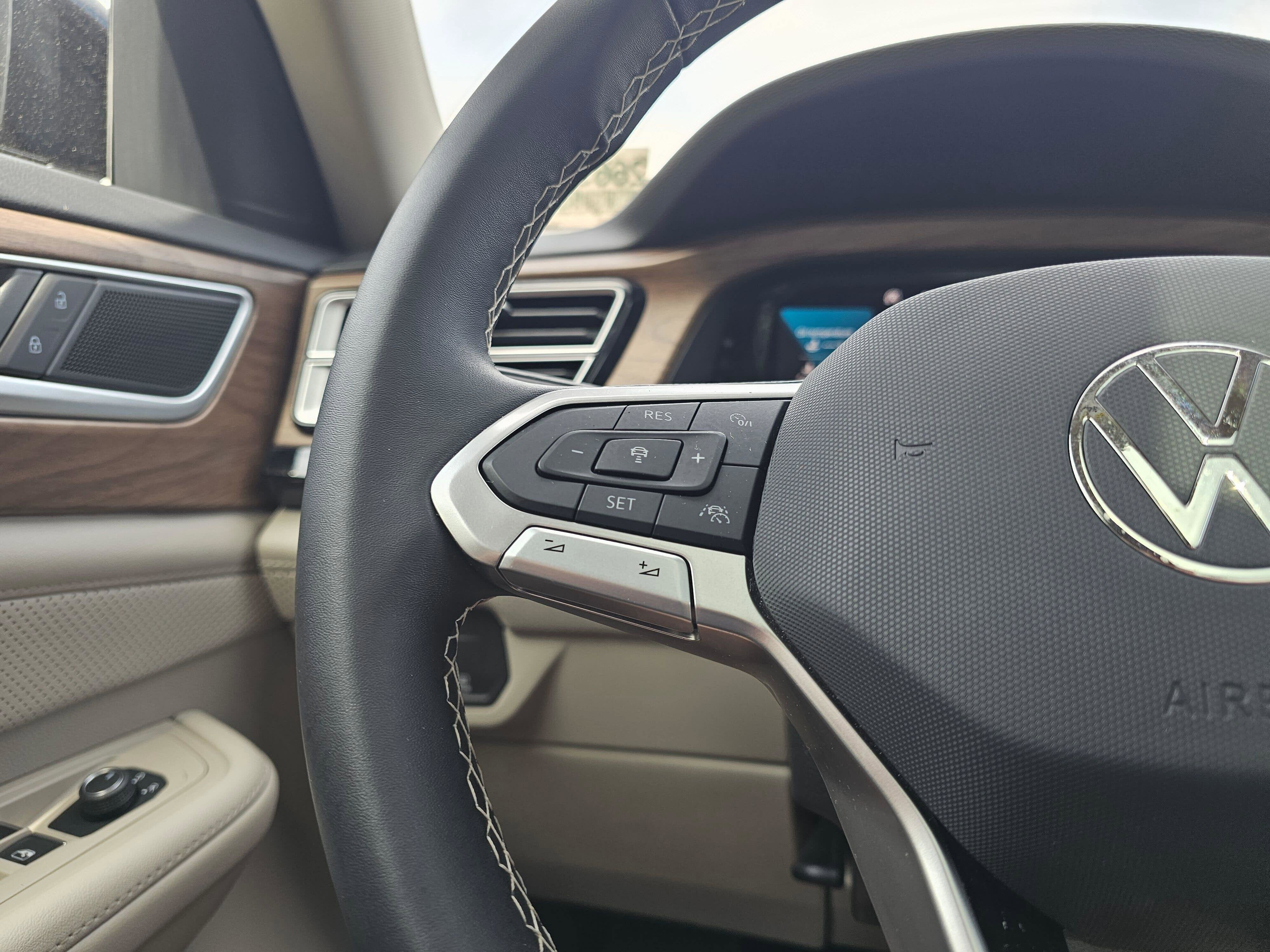 2024 Volkswagen Atlas 2.0T SE w/Technology