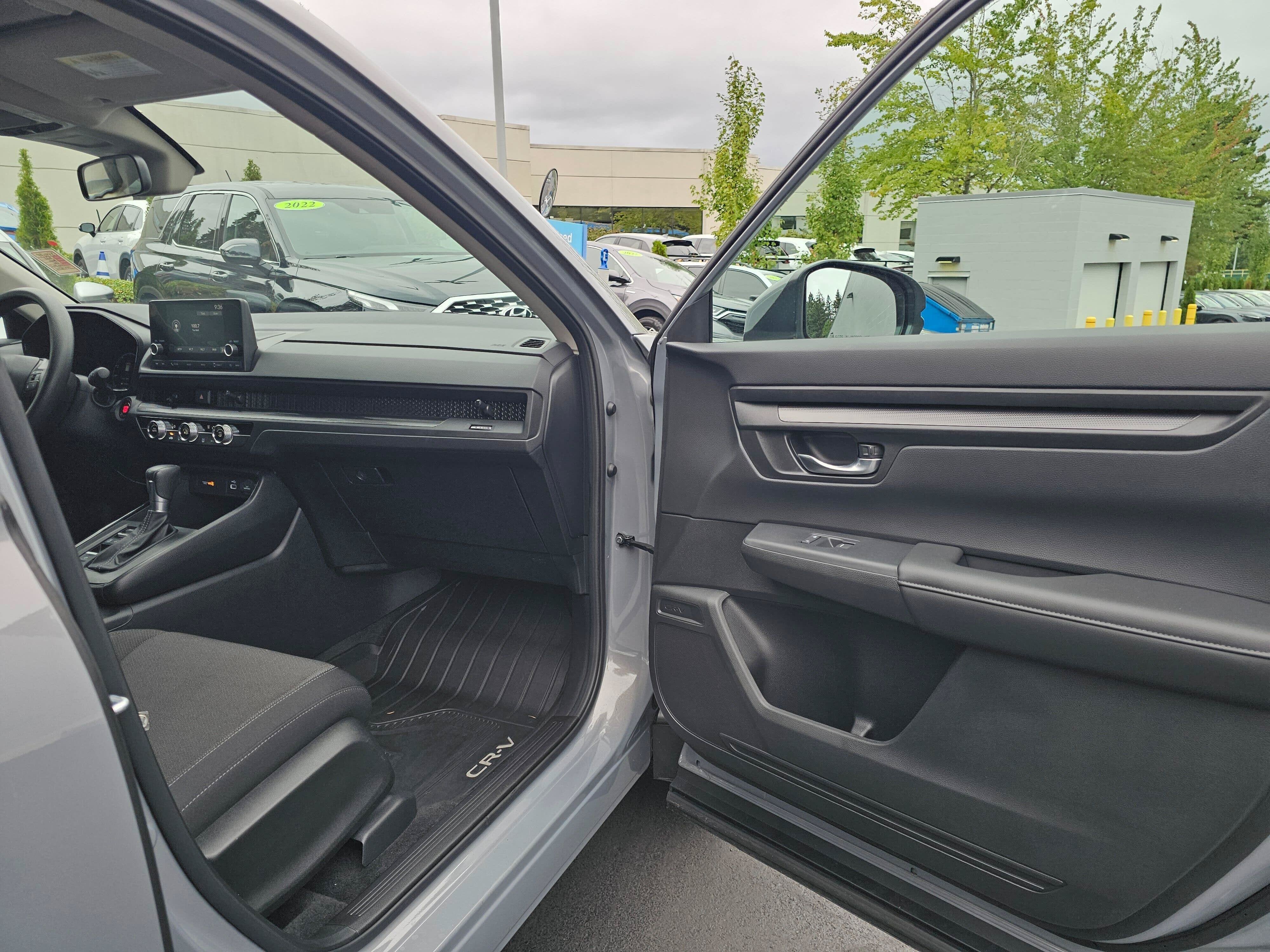 2025 Honda CR-V LX - Photo 12