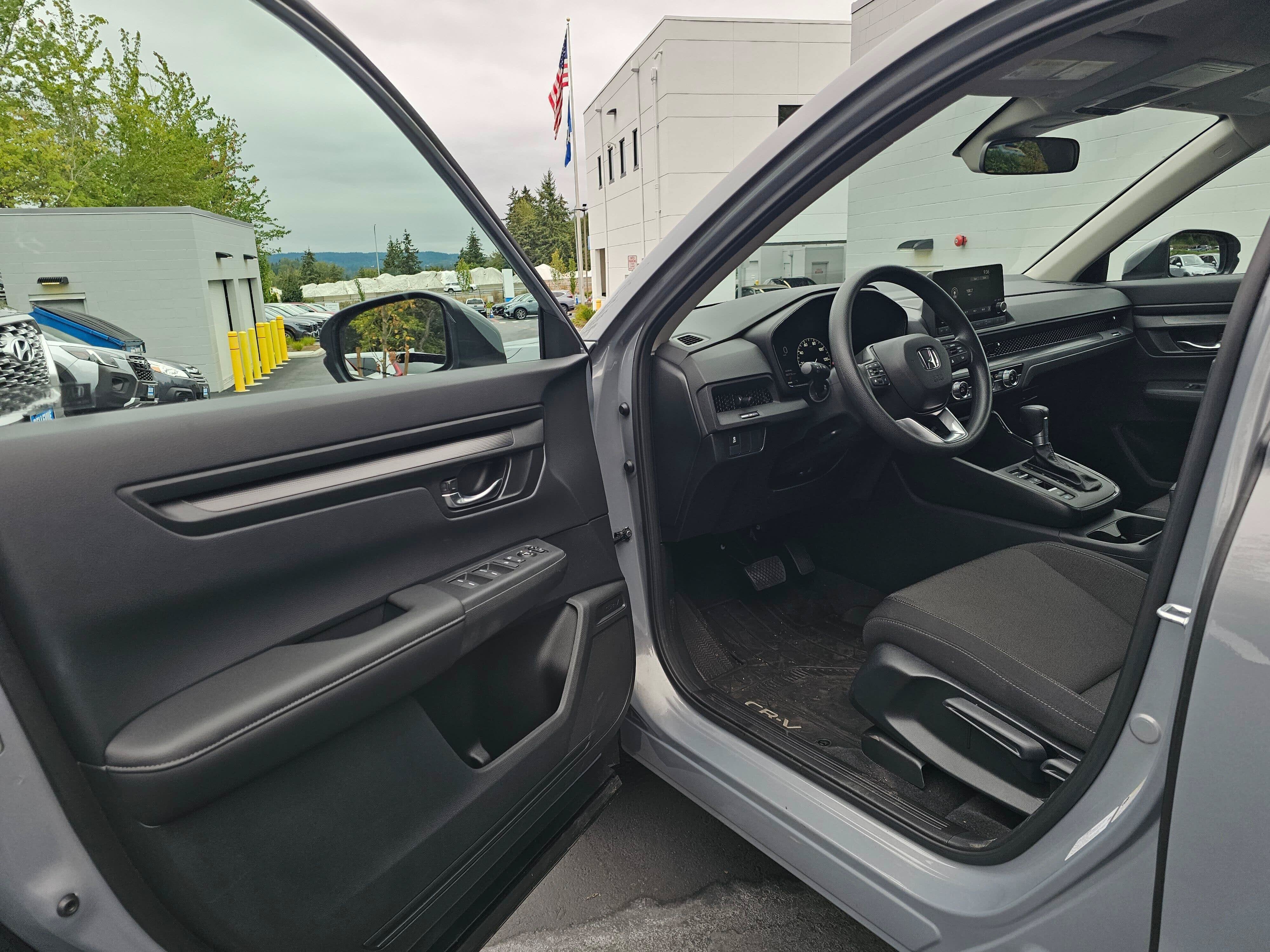 2025 Honda CR-V LX - Photo 22