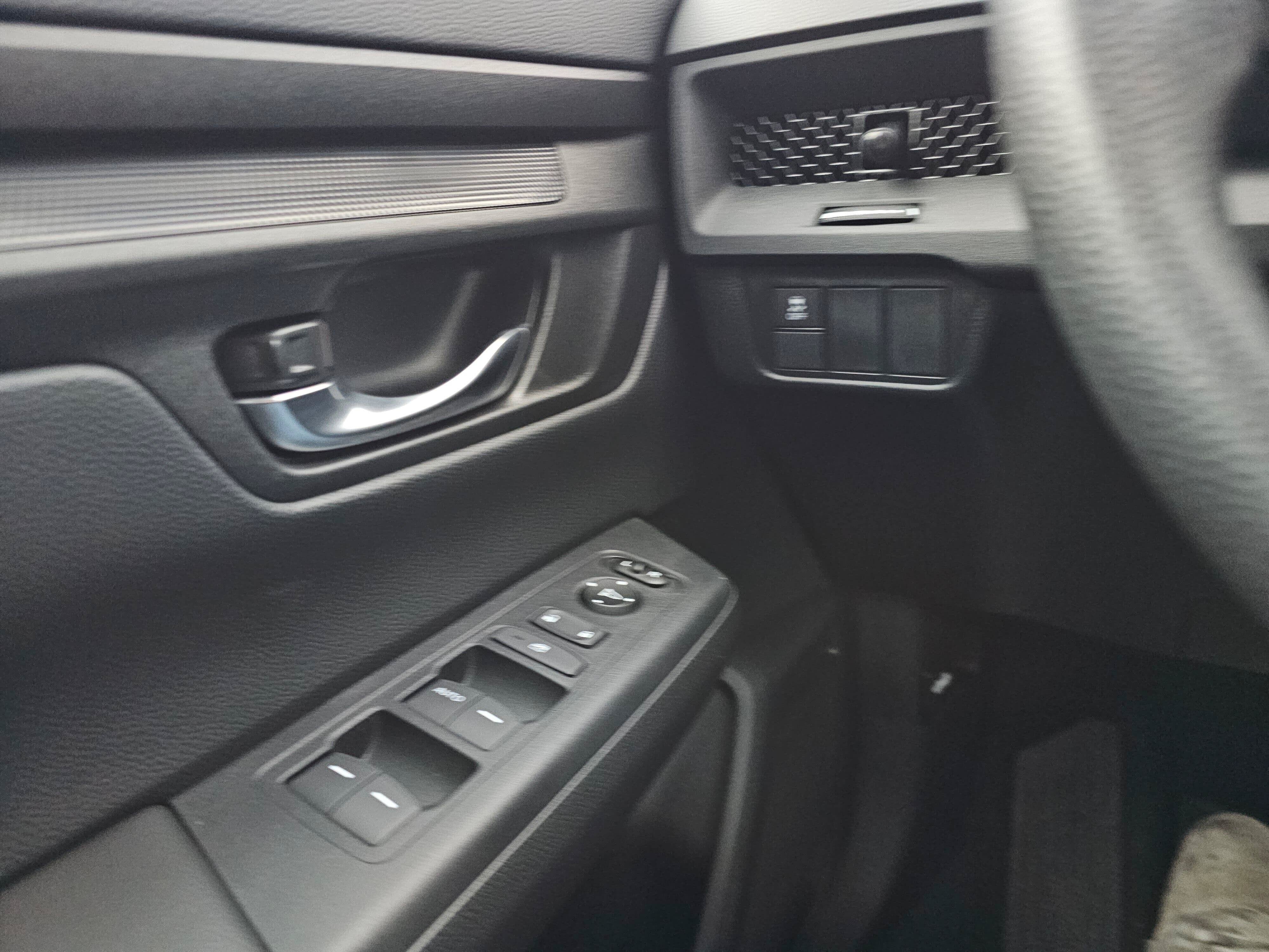 2025 Honda CR-V LX - Photo 31