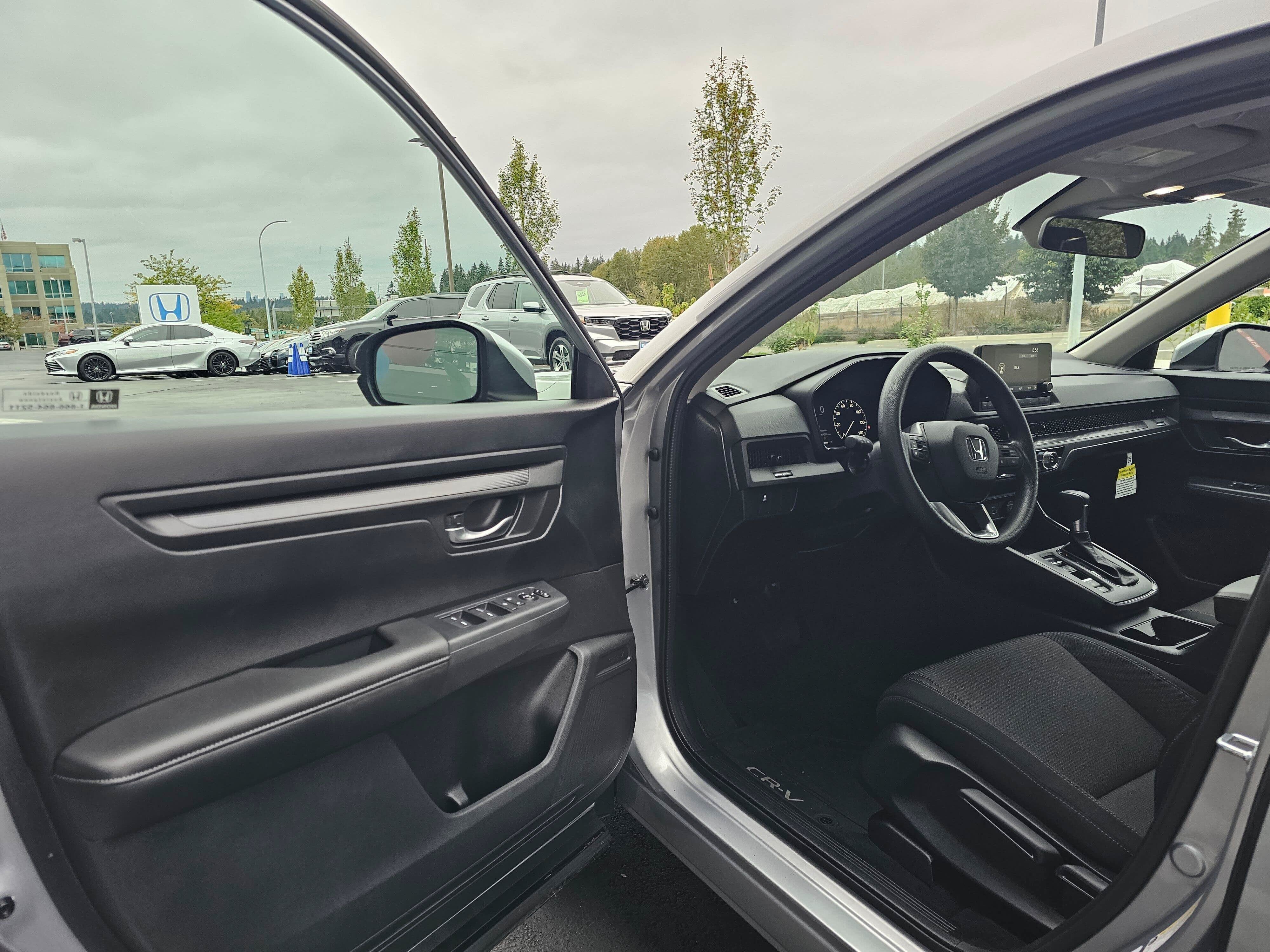 2025 Honda CR-V LX - Photo 22