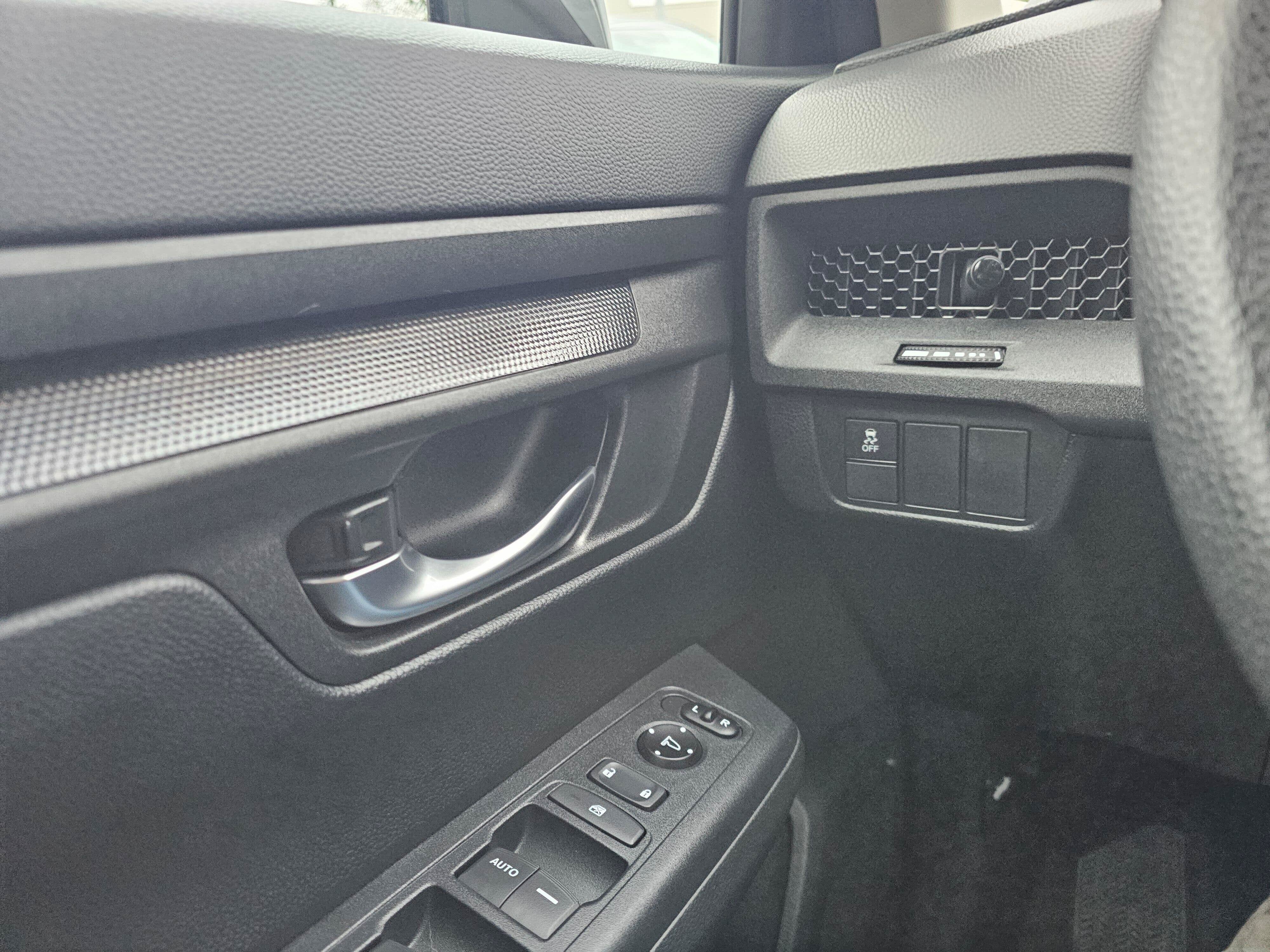 2025 Honda CR-V LX - Photo 32