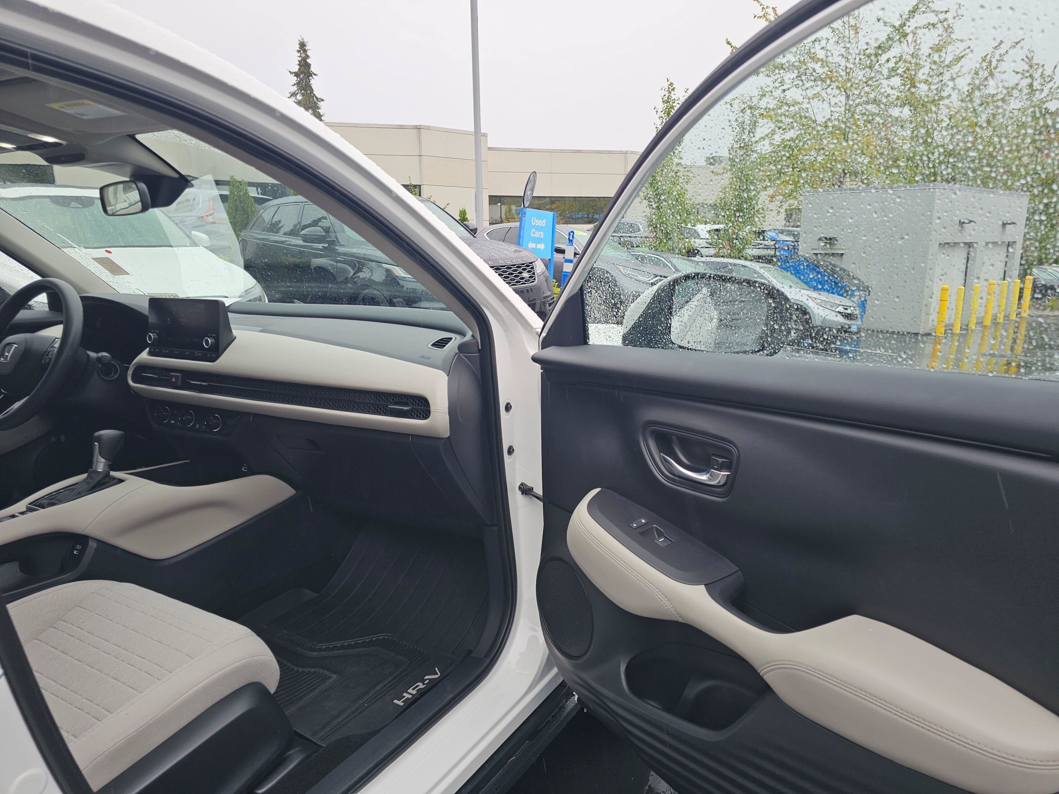 2025 Honda HR-V LX - Photo 12
