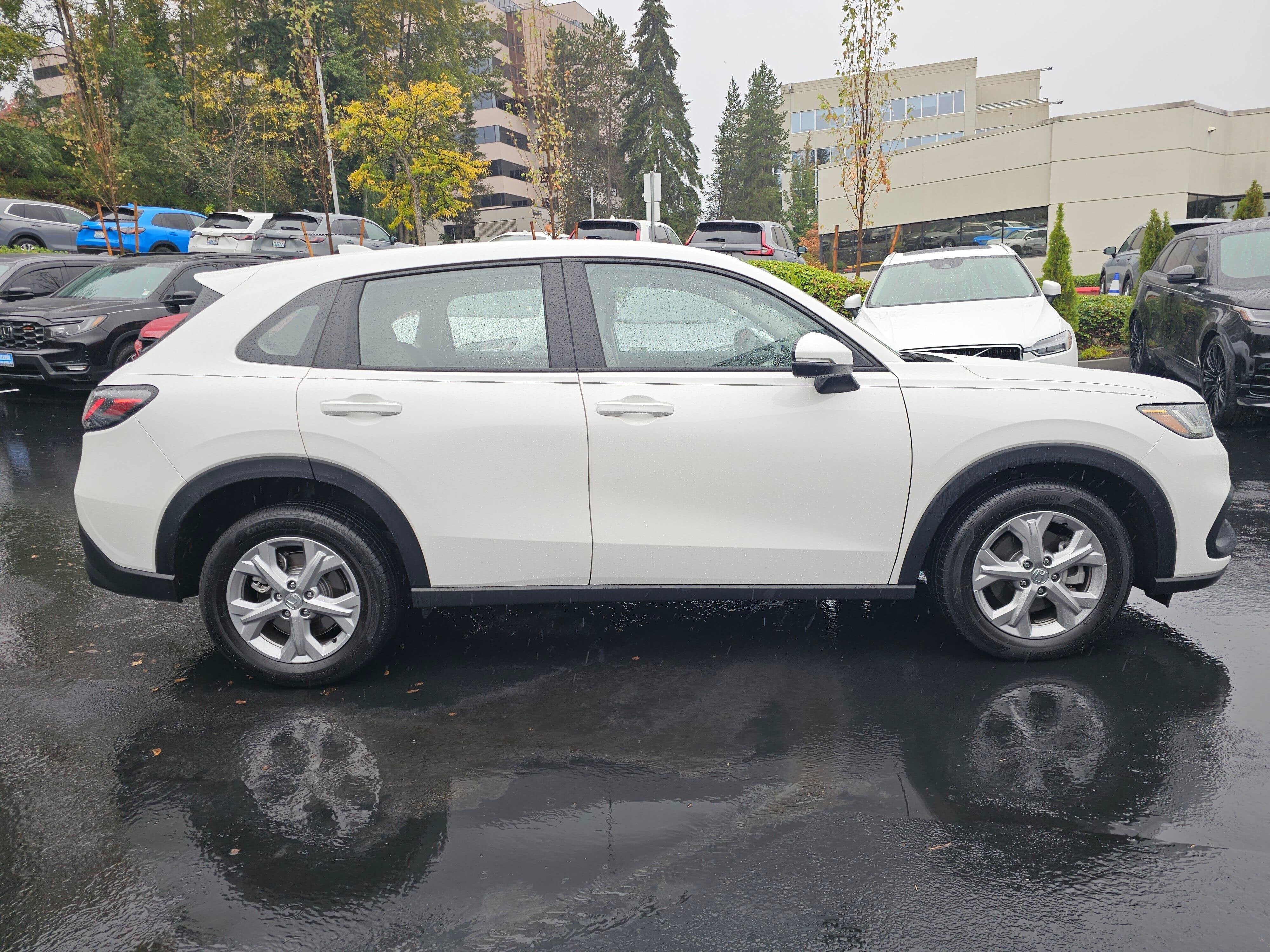 2025 Honda HR-V LX - Photo 8