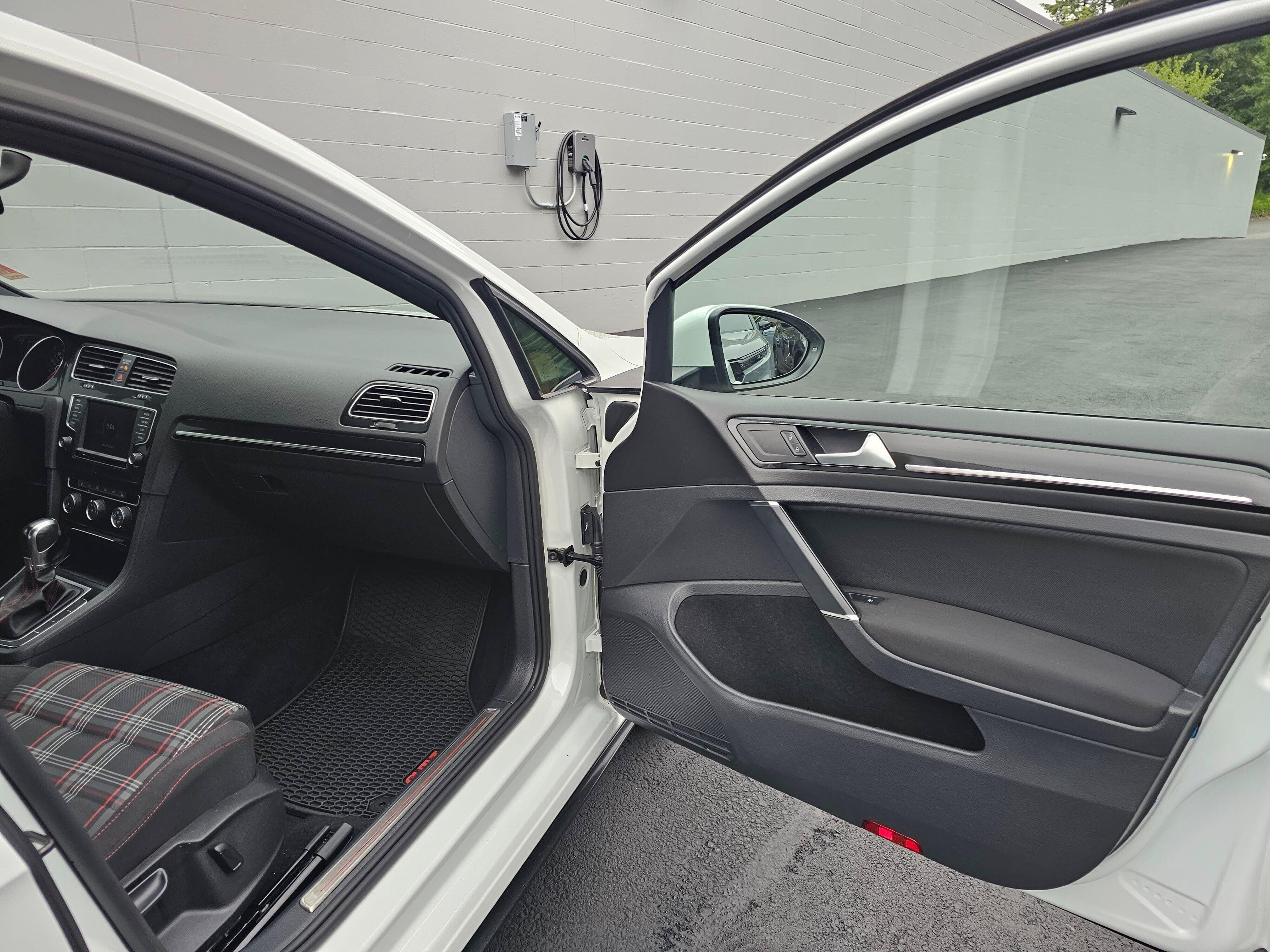 2017 Volkswagen Golf GTI S