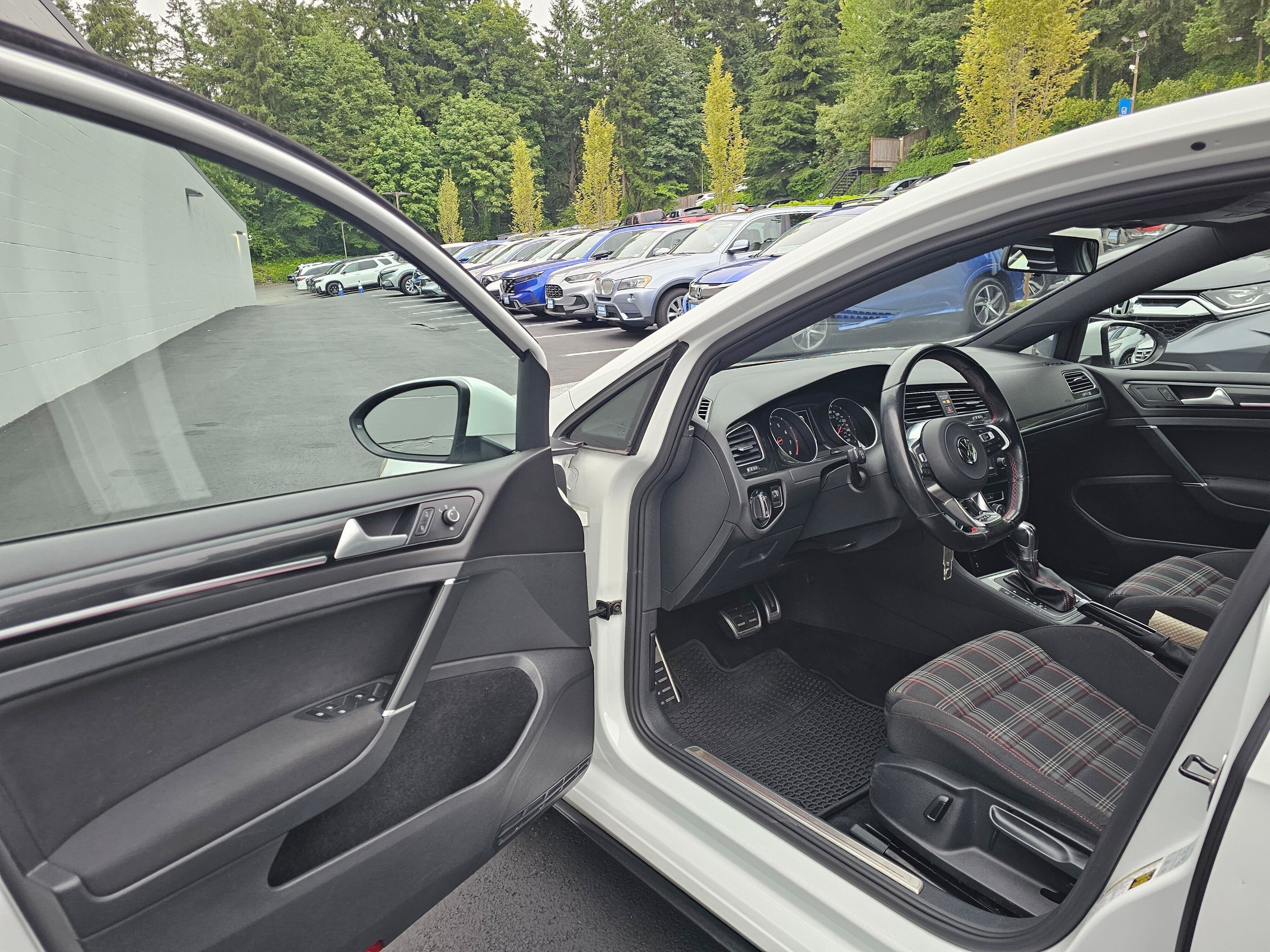 2017 Volkswagen Golf GTI S
