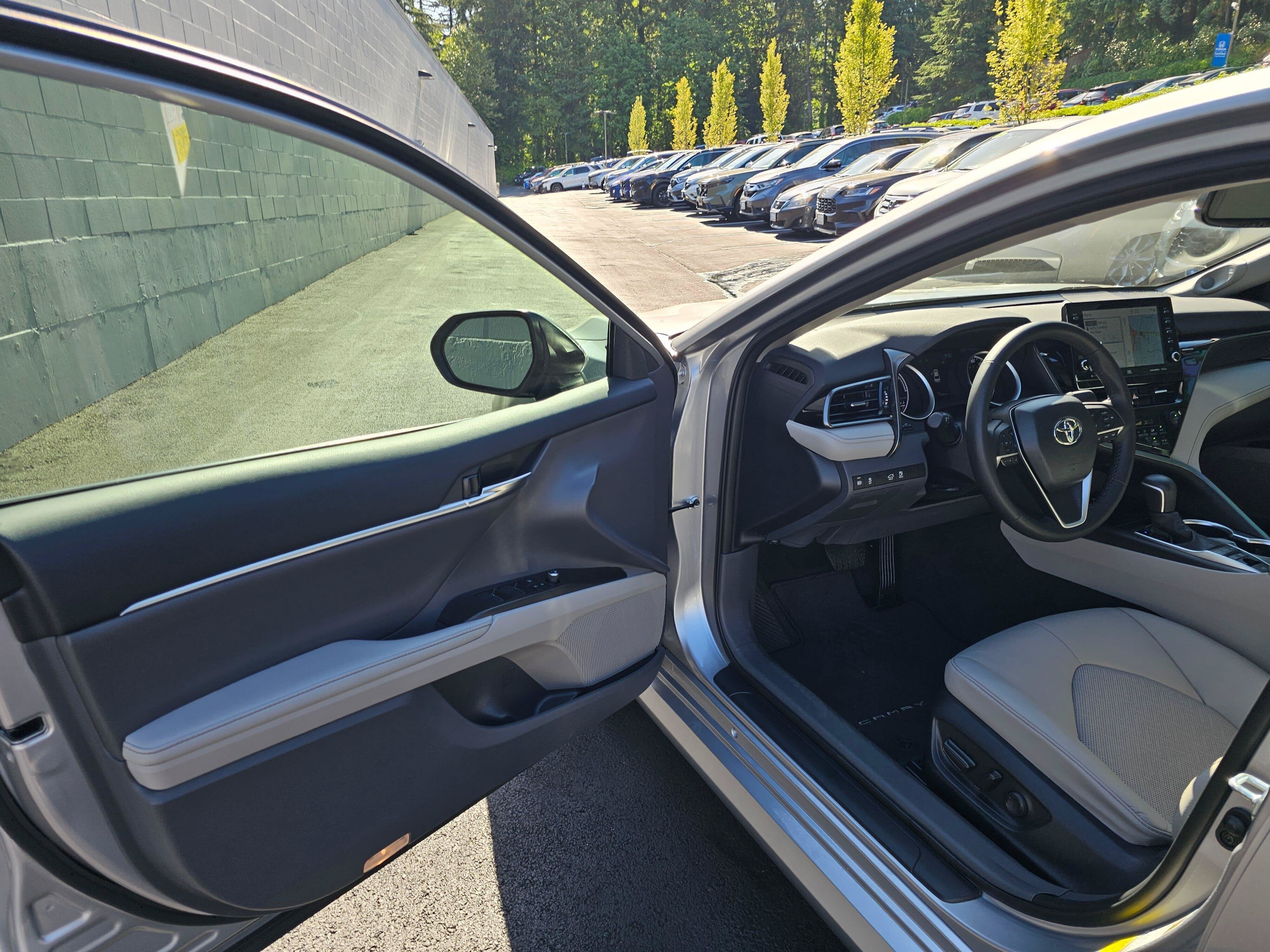2023 Toyota Camry Hybrid XLE