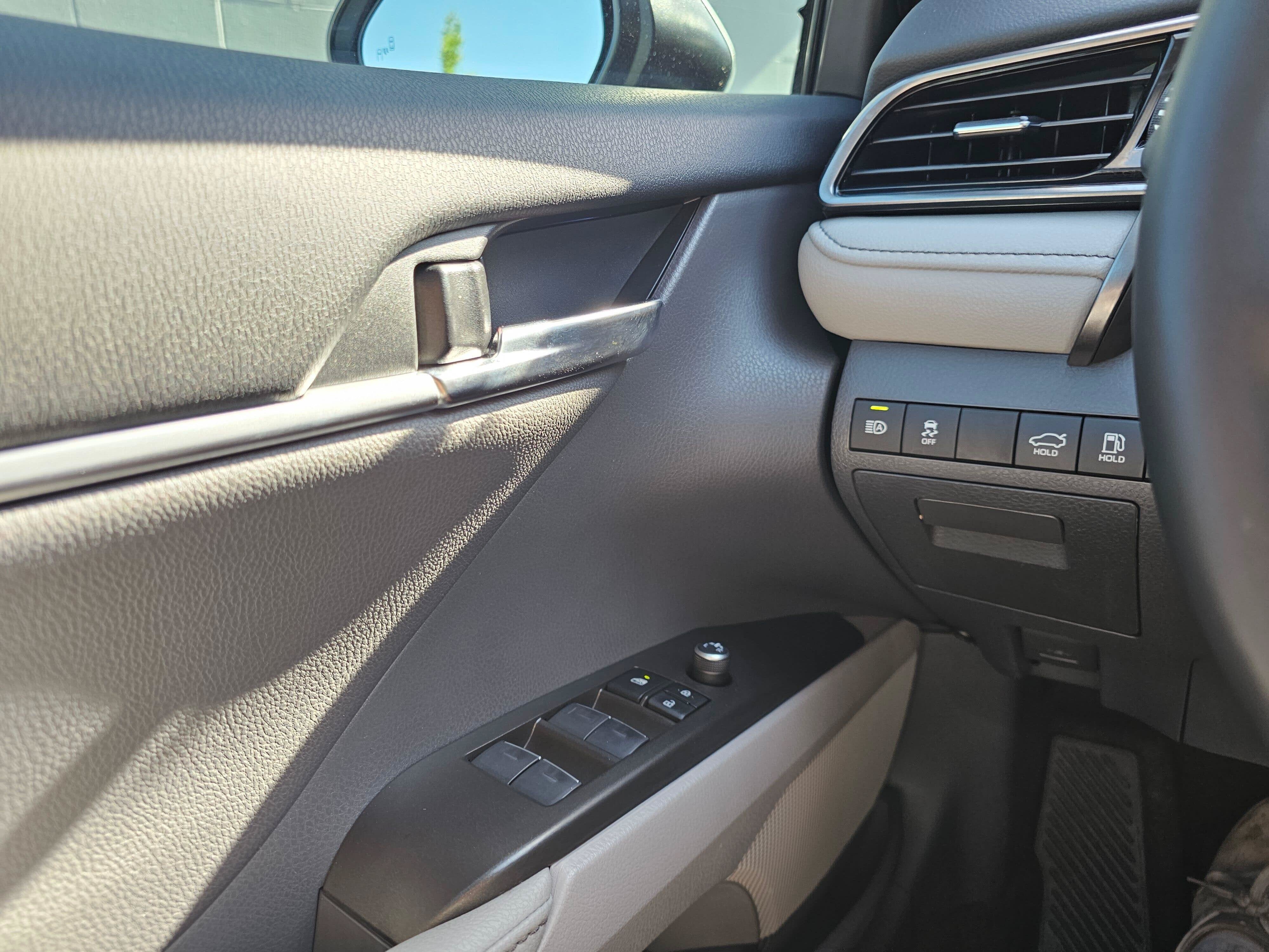 2023 Toyota Camry Hybrid XLE