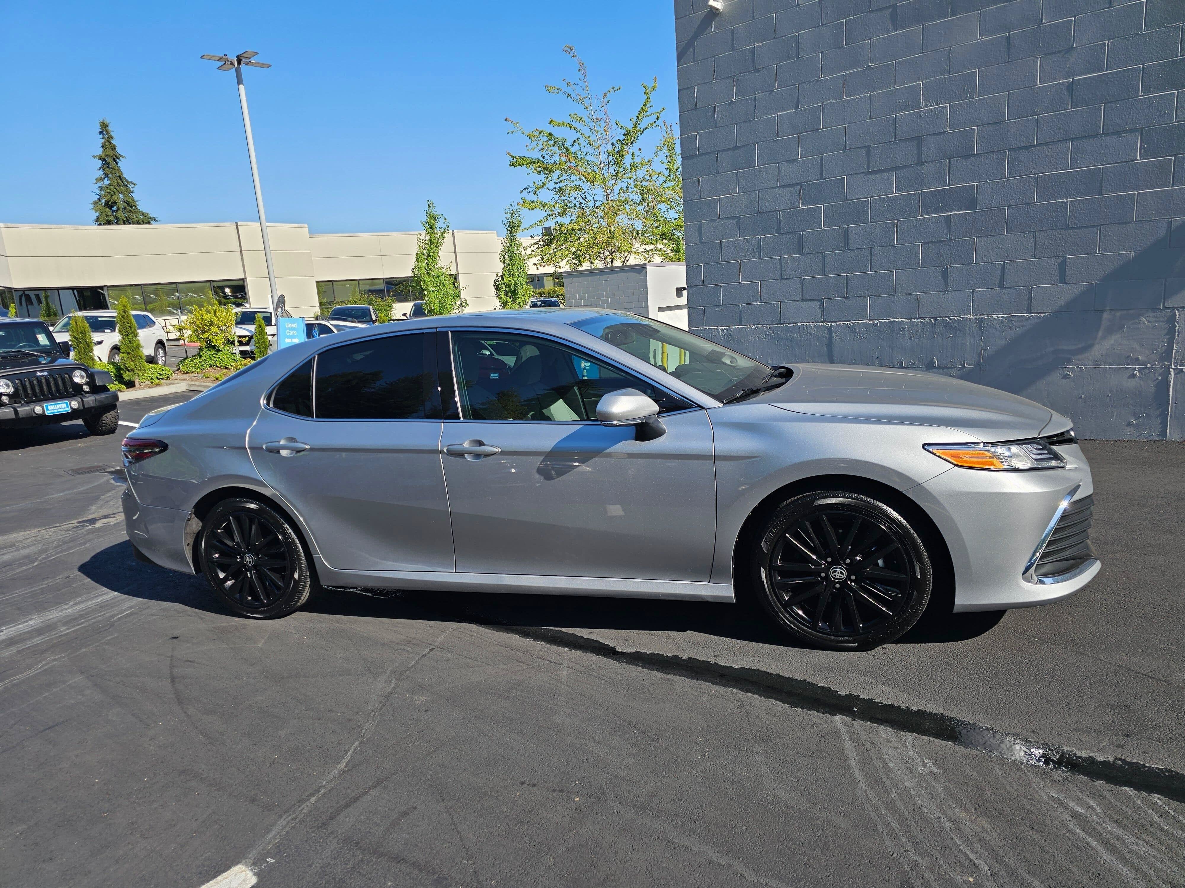 2023 Toyota Camry Hybrid XLE