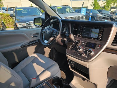 2020 Toyota Sienna XLE