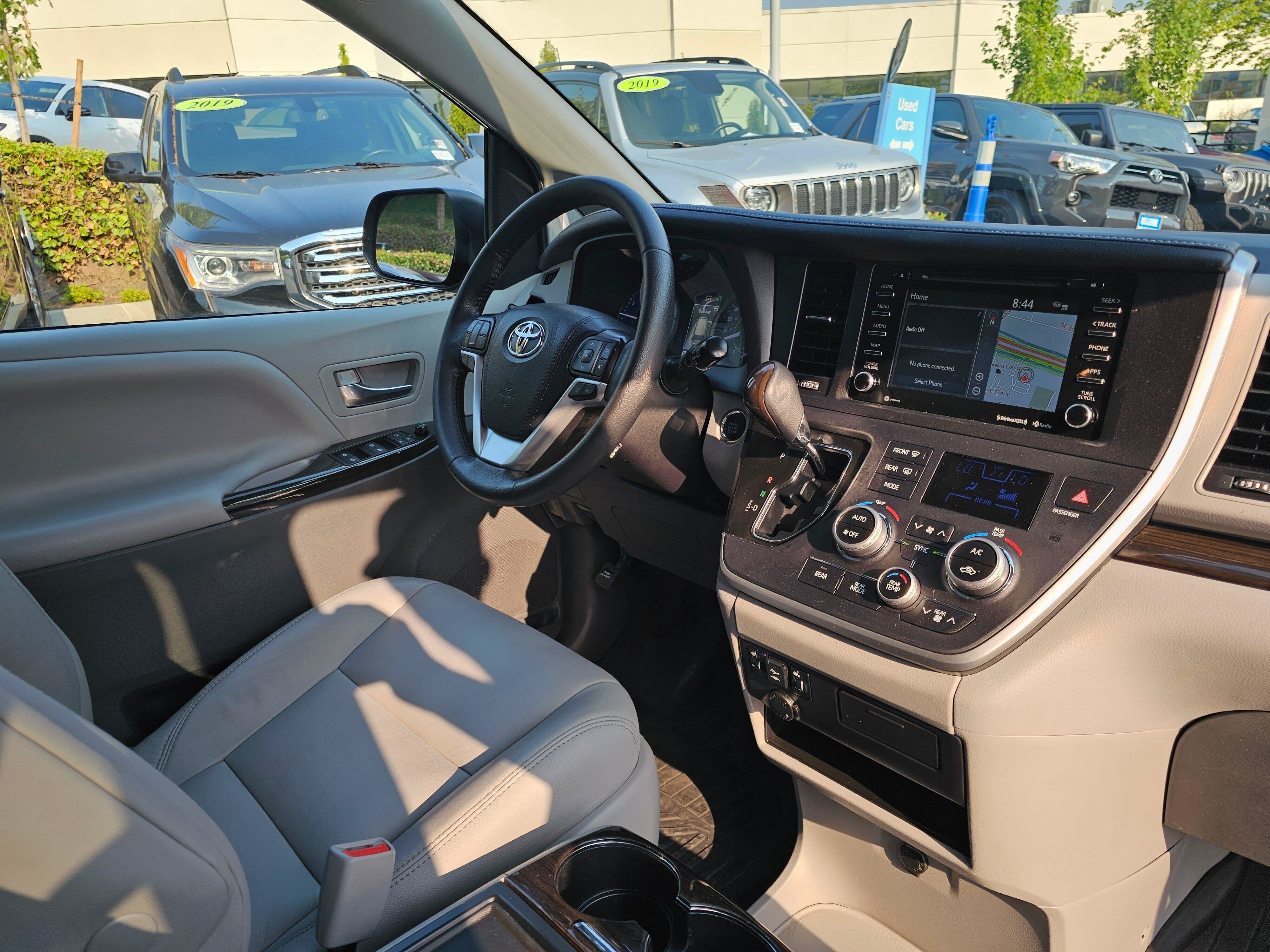 2020 Toyota Sienna XLE
