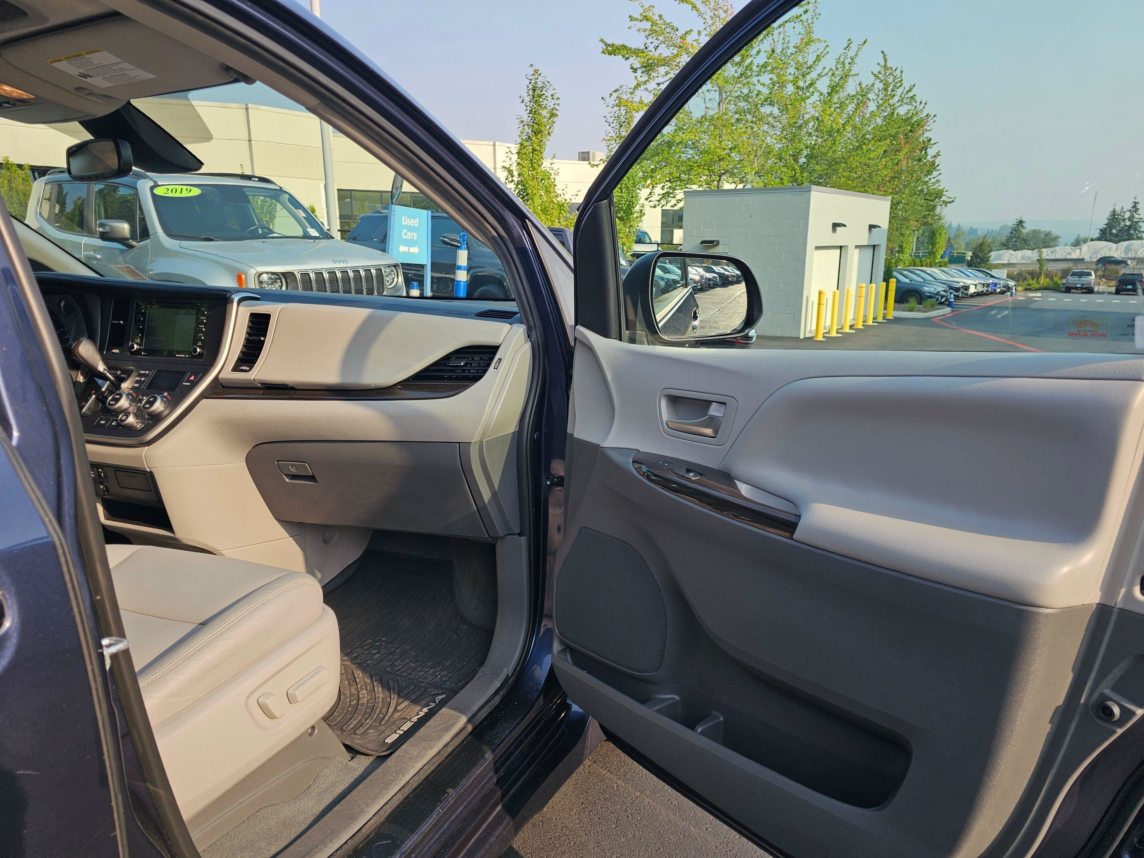 2020 Toyota Sienna XLE
