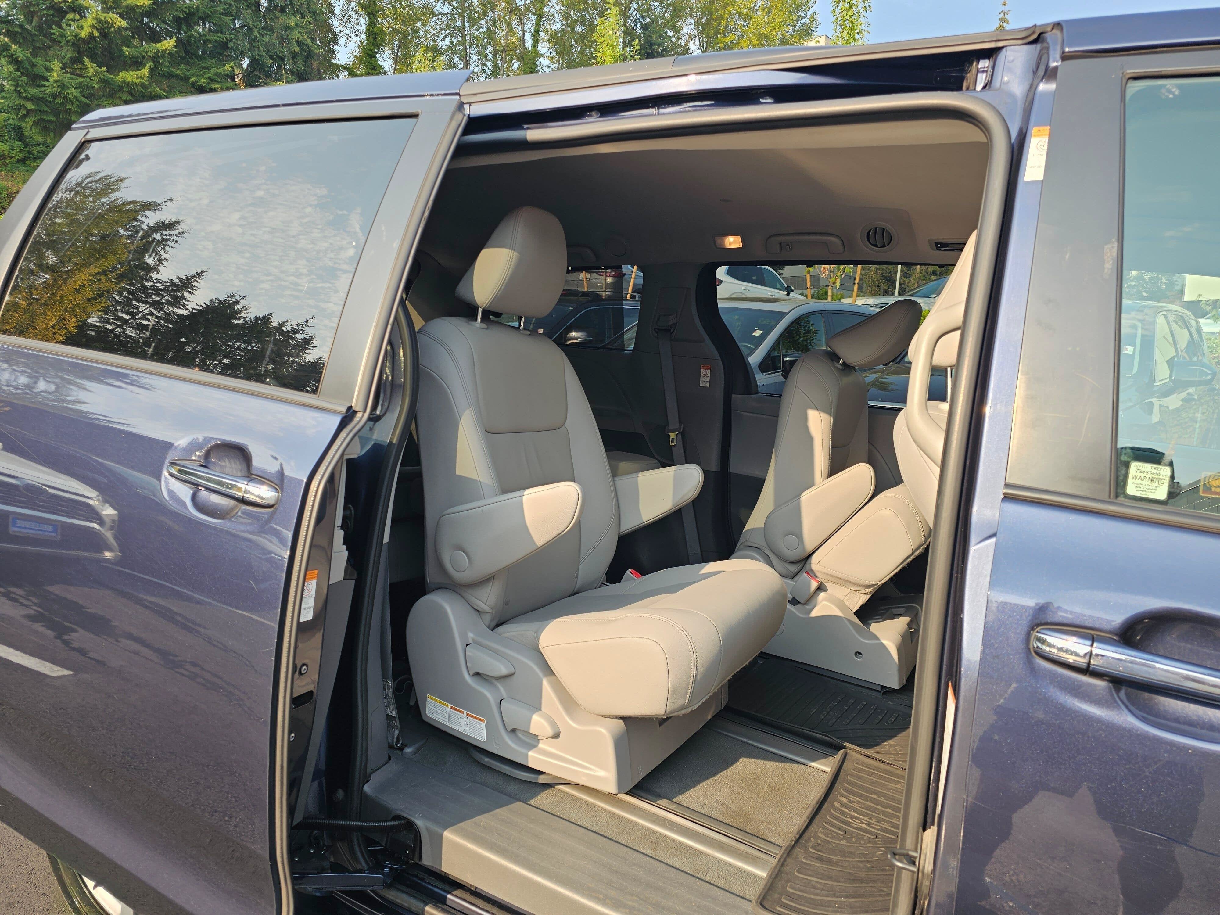 2020 Toyota Sienna XLE