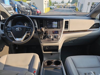 2020 Toyota Sienna XLE