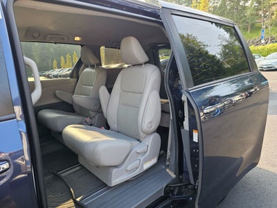 2020 Toyota Sienna XLE