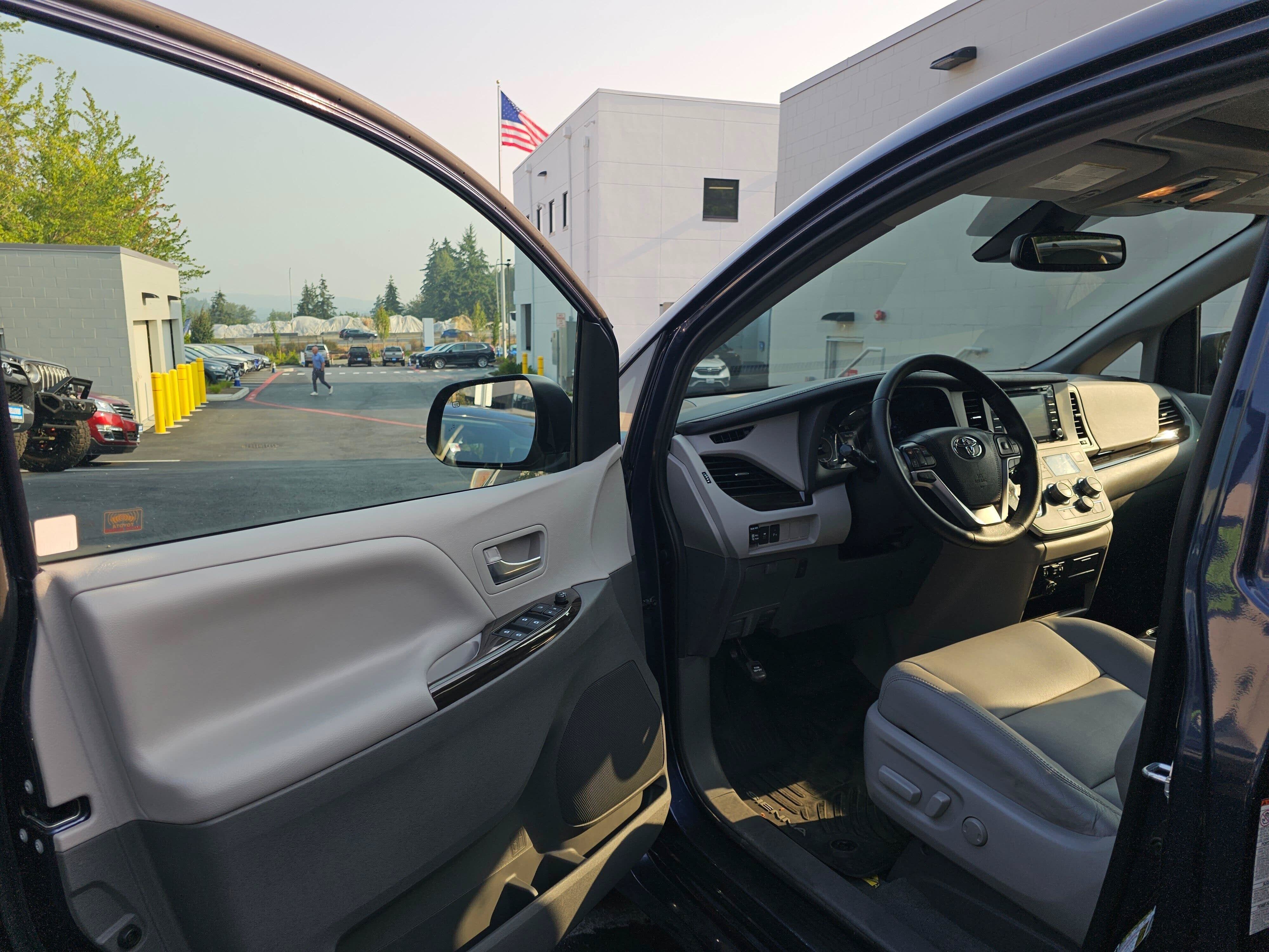 2020 Toyota Sienna XLE