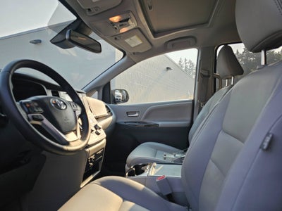 2020 Toyota Sienna XLE