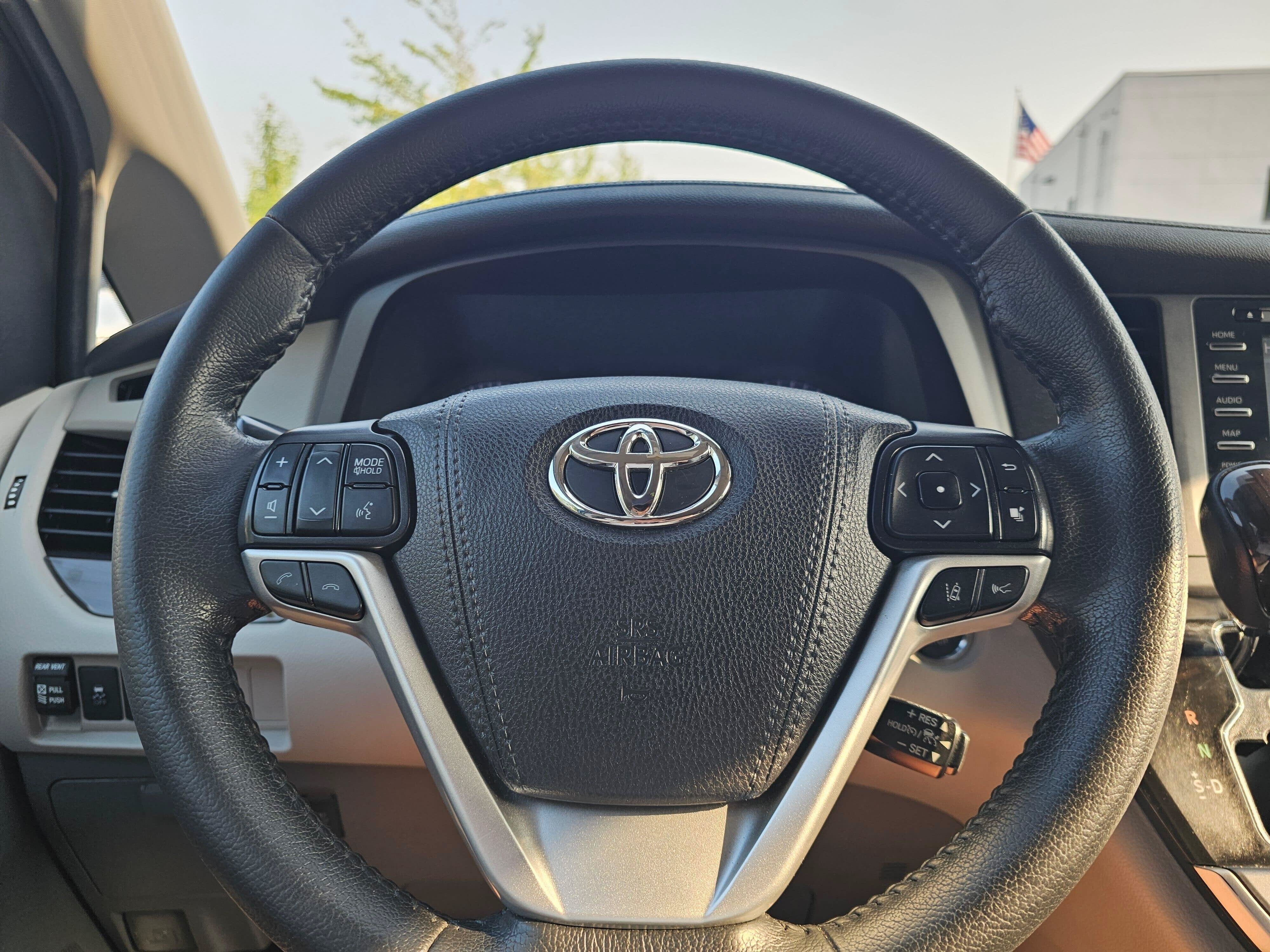 2020 Toyota Sienna XLE