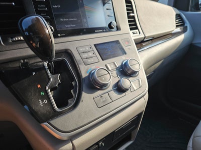 2020 Toyota Sienna XLE