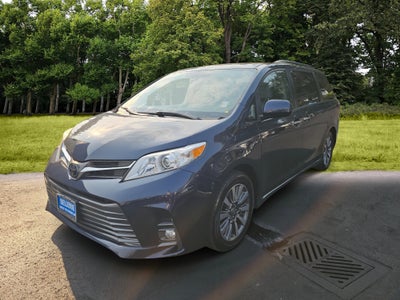 2020 Toyota Sienna XLE