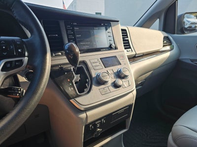 2020 Toyota Sienna XLE