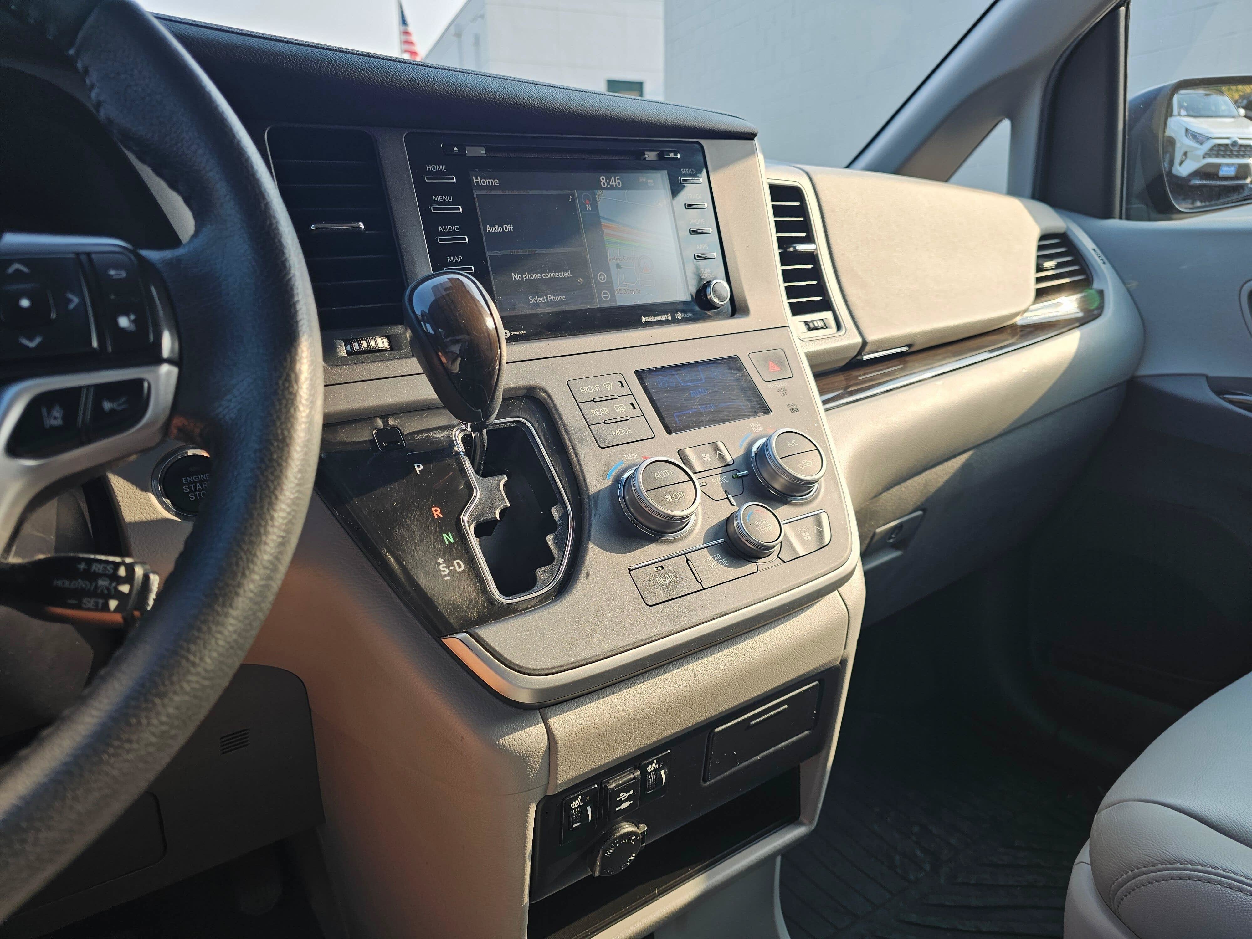 2020 Toyota Sienna XLE