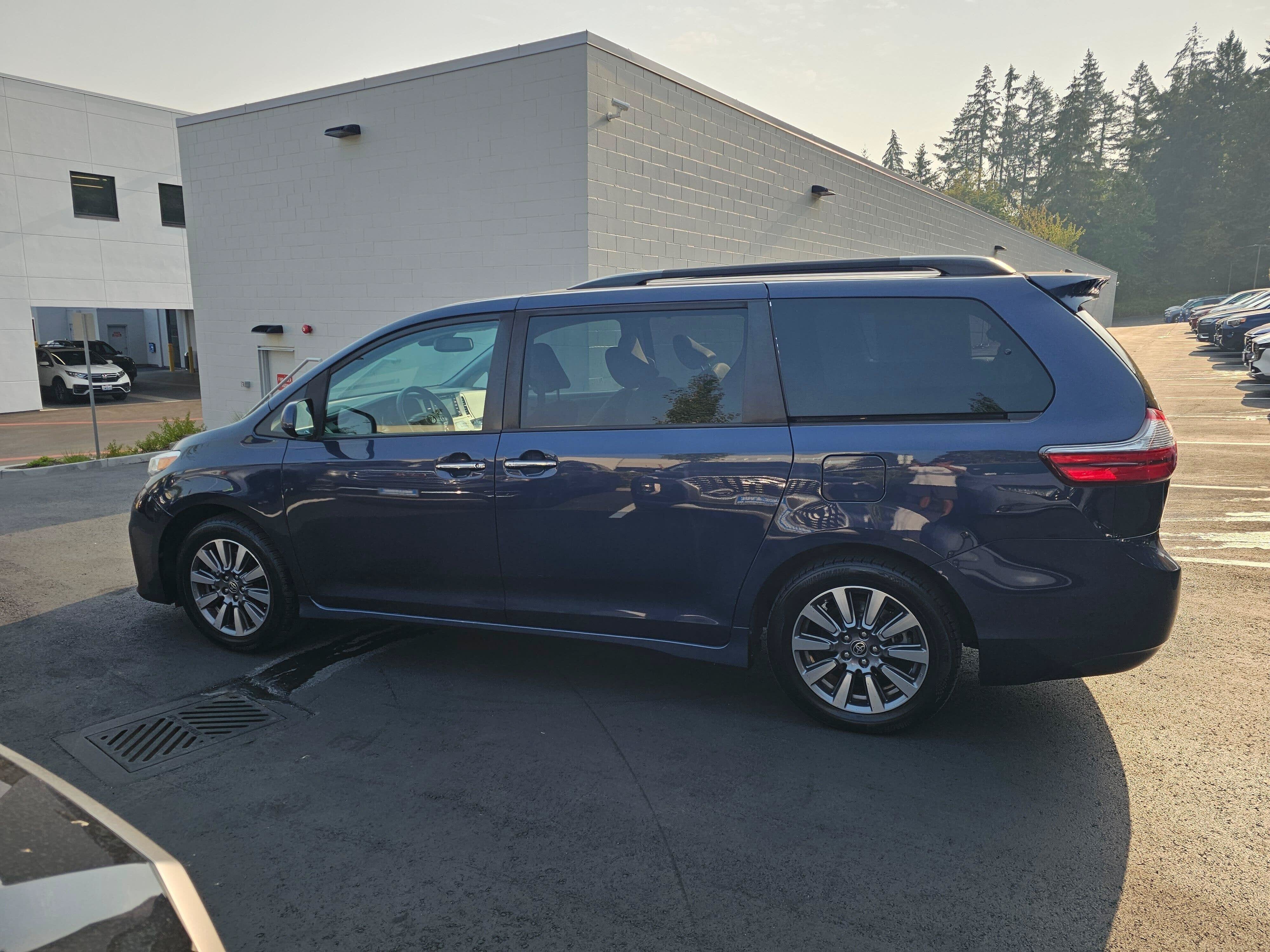 2020 Toyota Sienna XLE