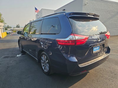 2020 Toyota Sienna XLE