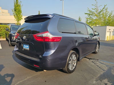 2020 Toyota Sienna XLE