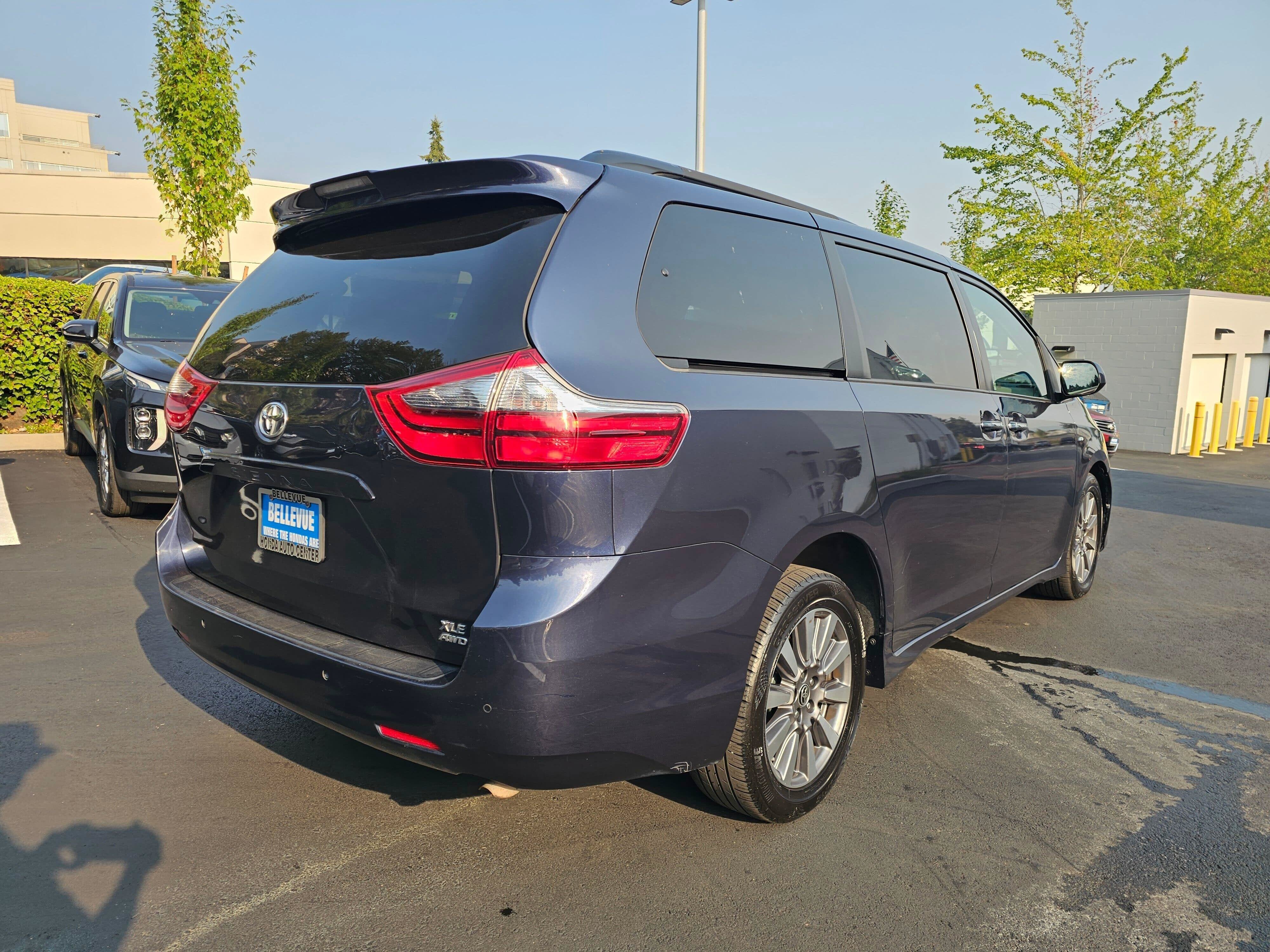 2020 Toyota Sienna XLE