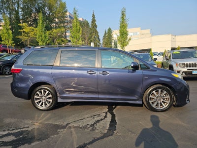 2020 Toyota Sienna XLE