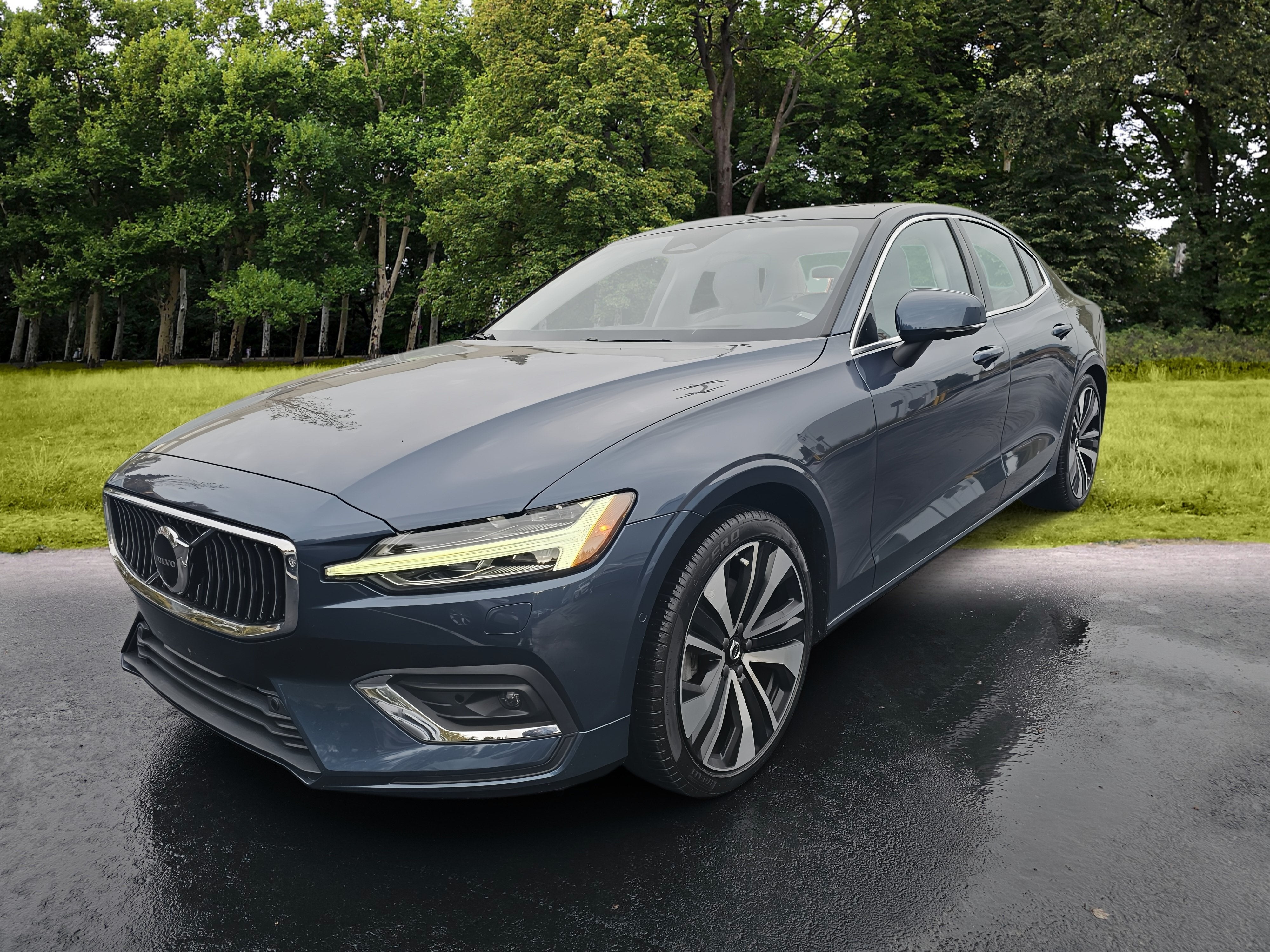 2023 Volvo S60 Ultimate Bright Theme