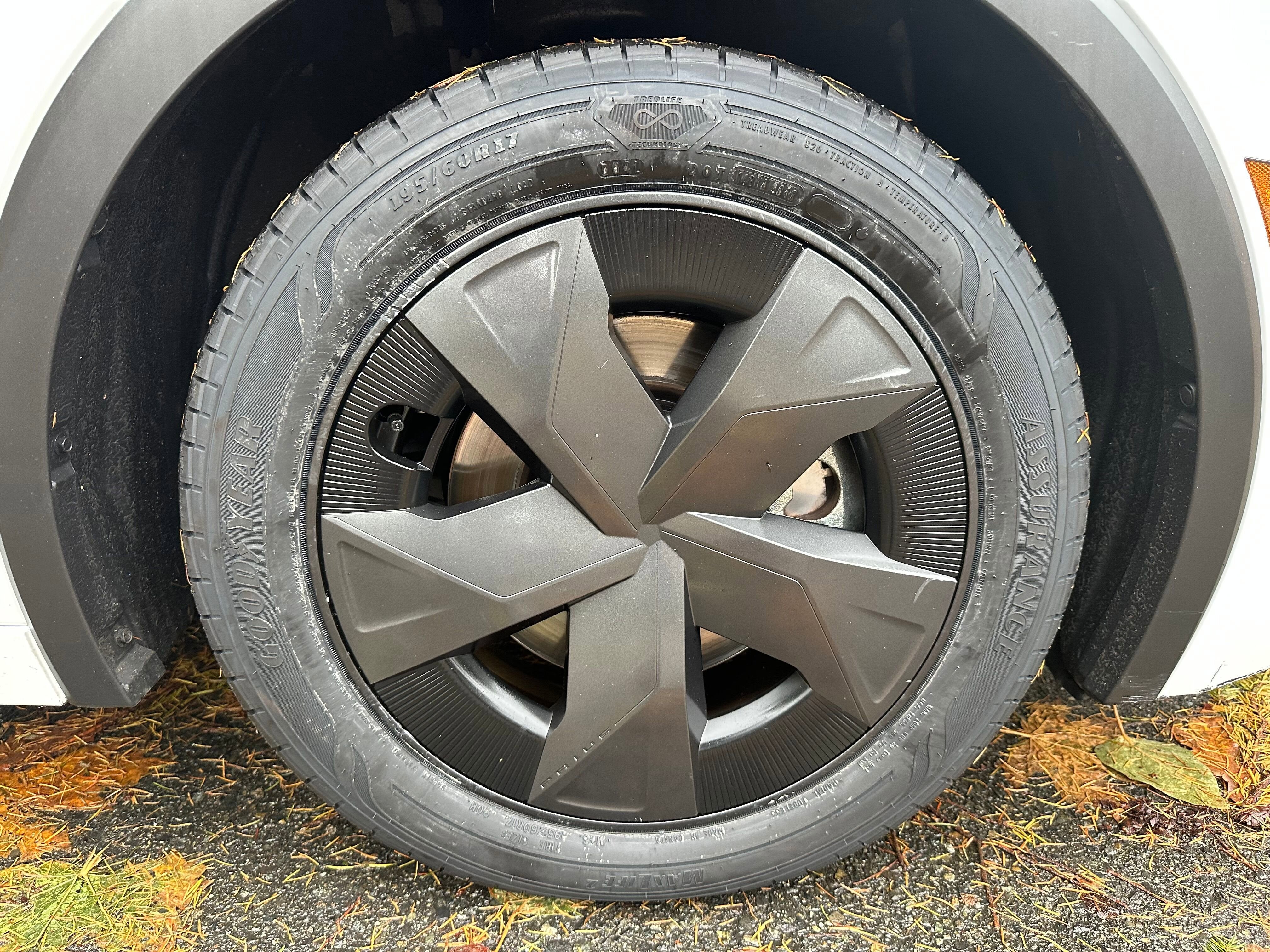 2023 Toyota Prius LE