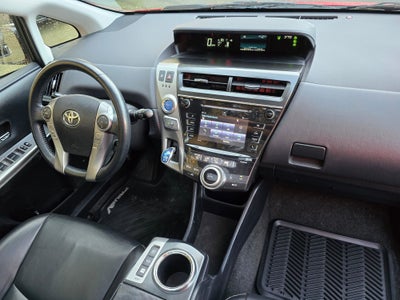 2016 Toyota Prius v Five