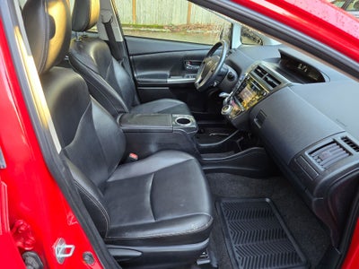 2016 Toyota Prius v Five