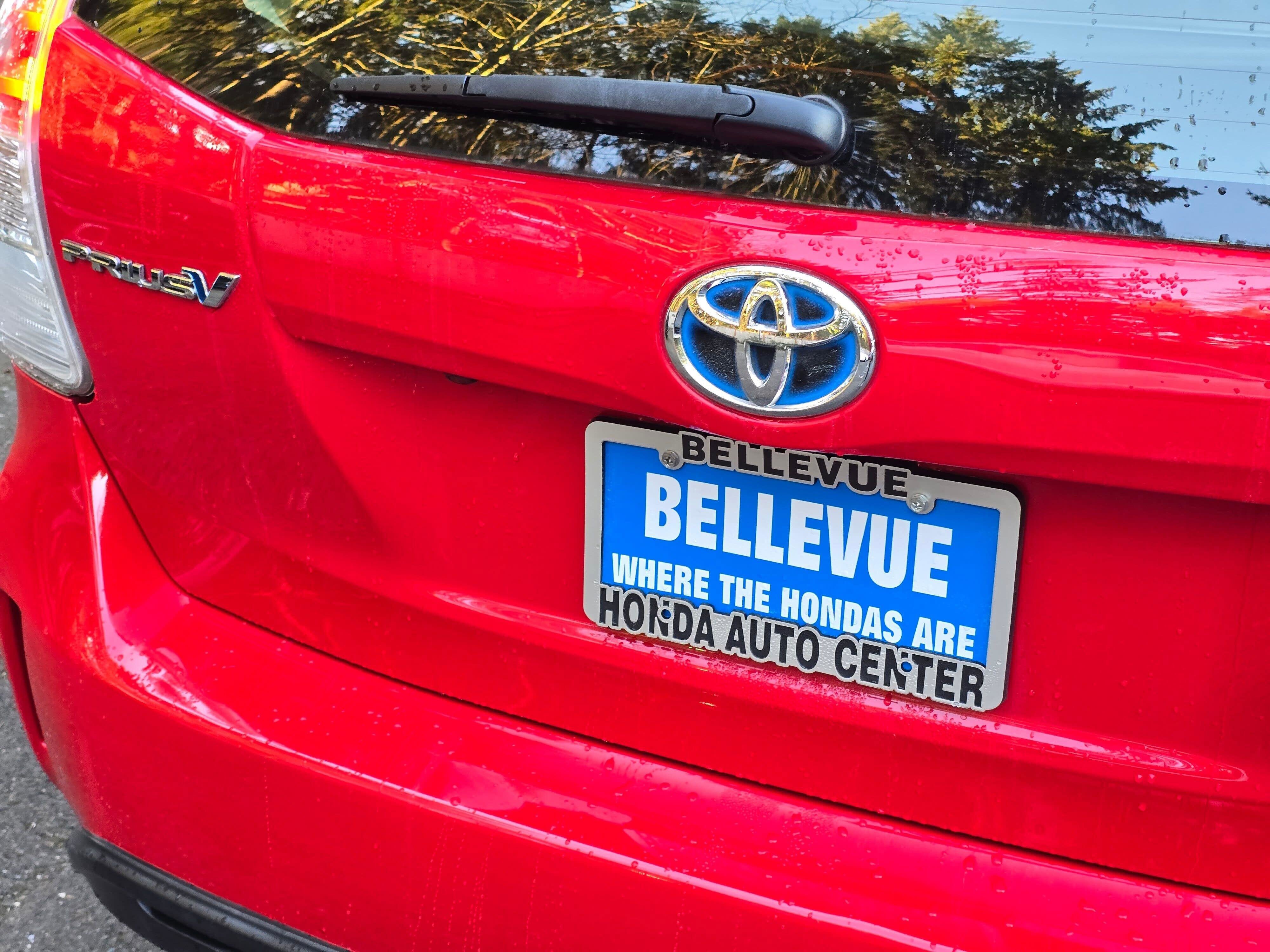 2016 Toyota Prius v Five