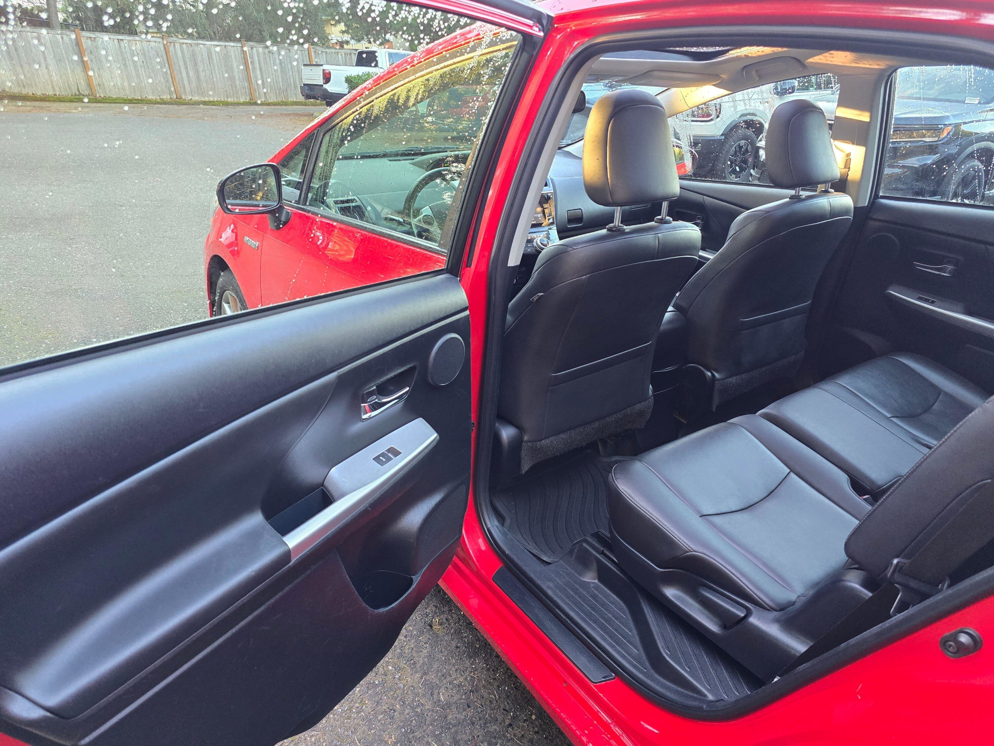 2016 Toyota Prius v Five