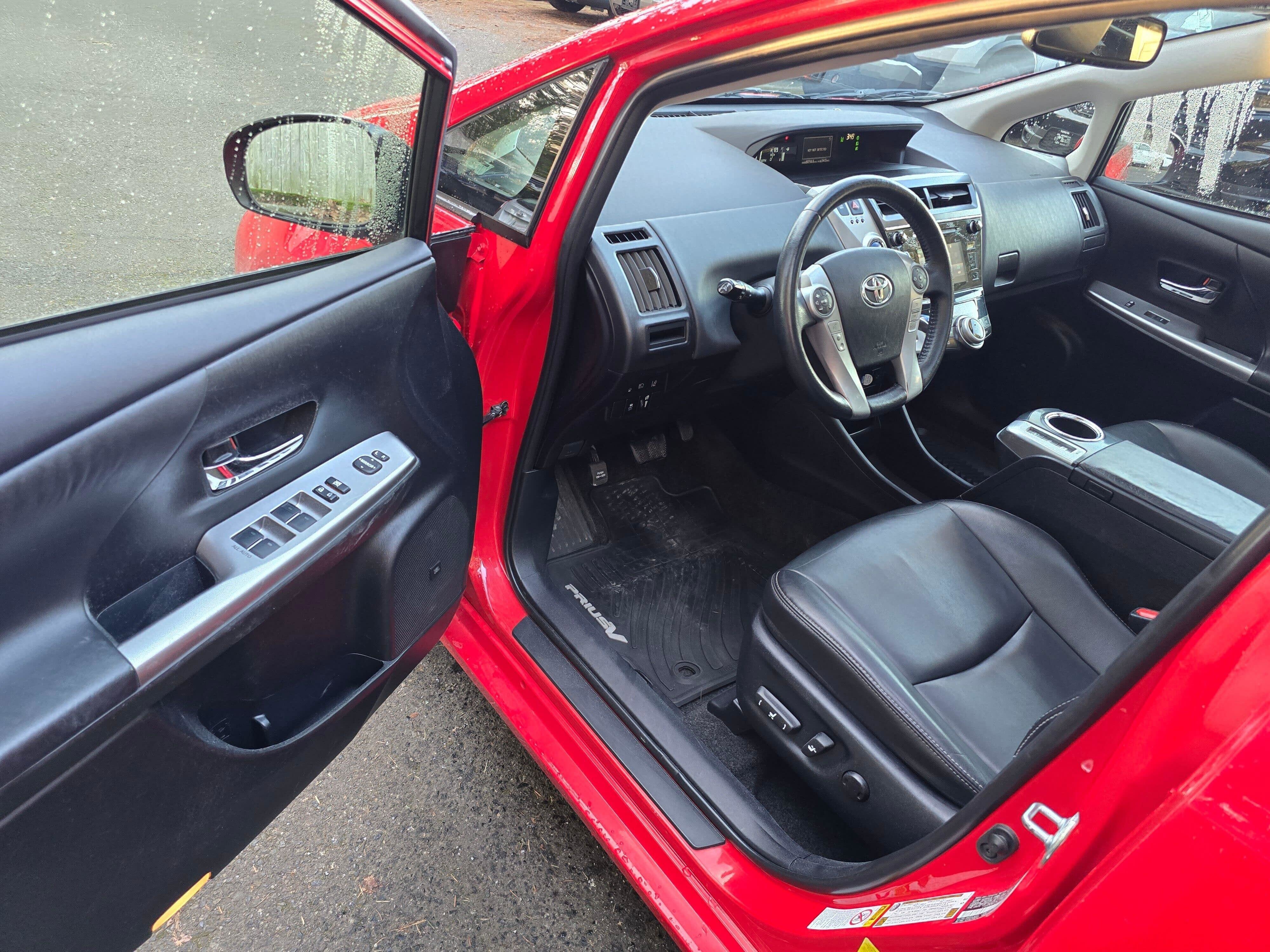 2016 Toyota Prius v Five