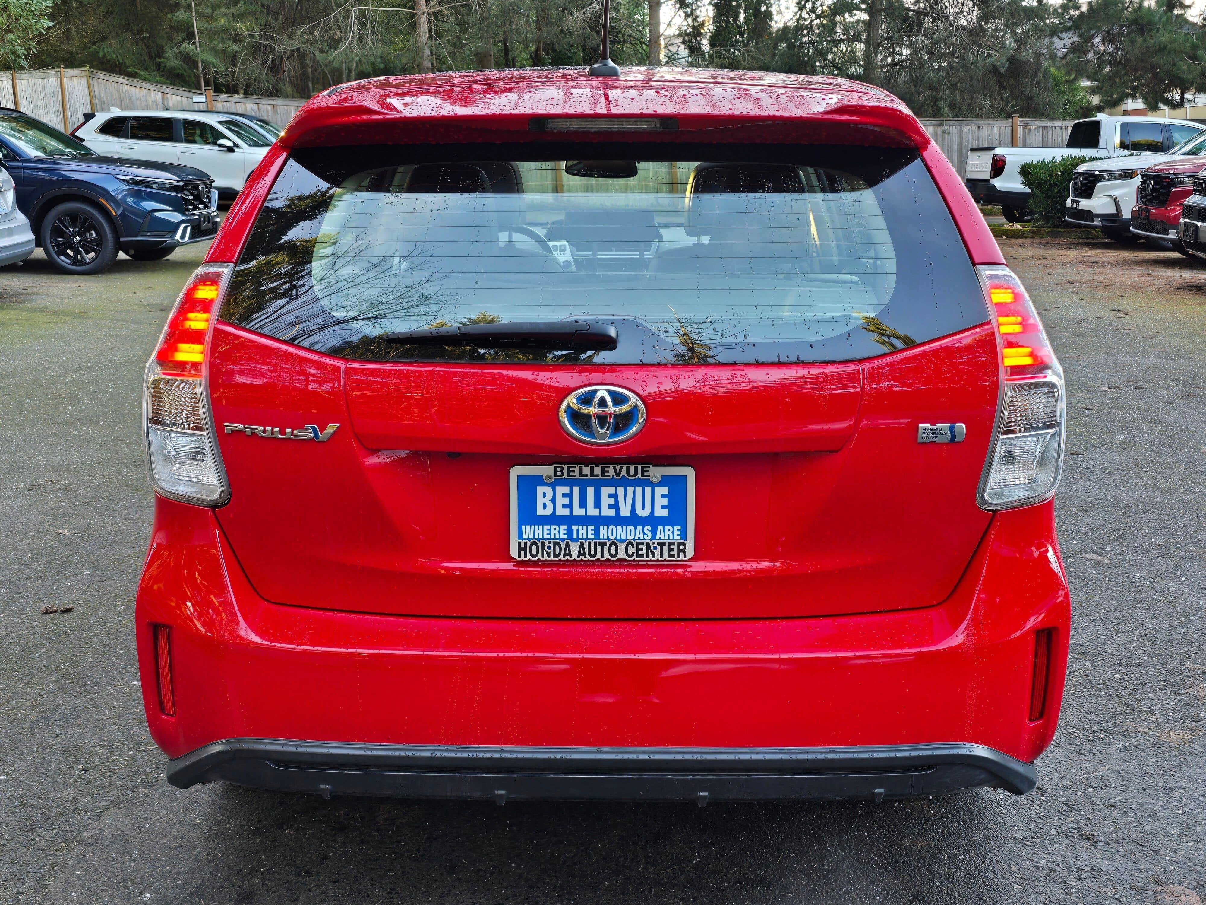 2016 Toyota Prius v Five
