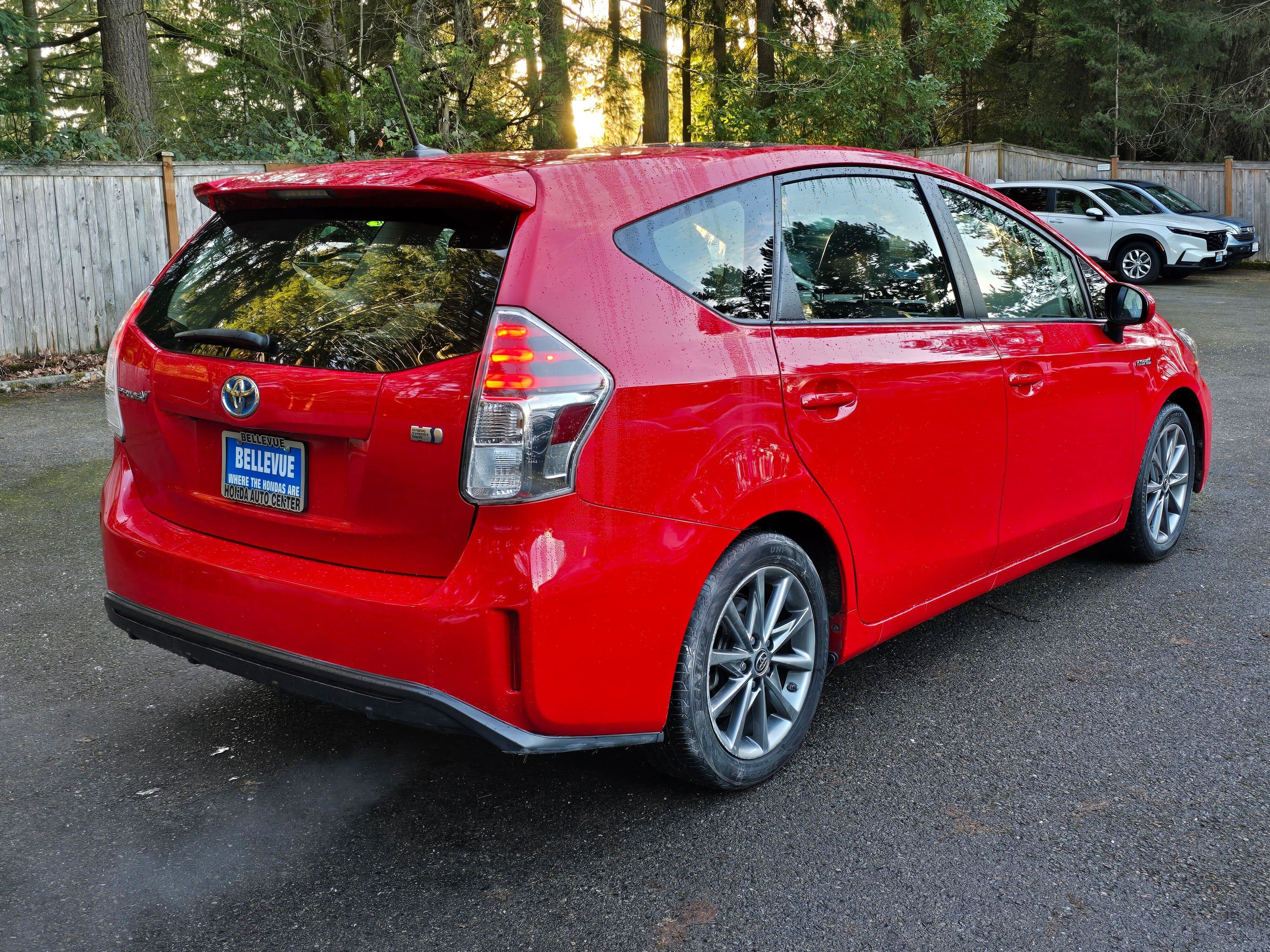 2016 Toyota Prius v Five
