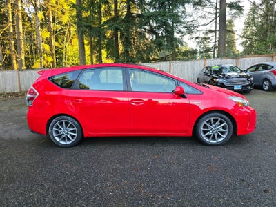 2016 Toyota Prius v Five